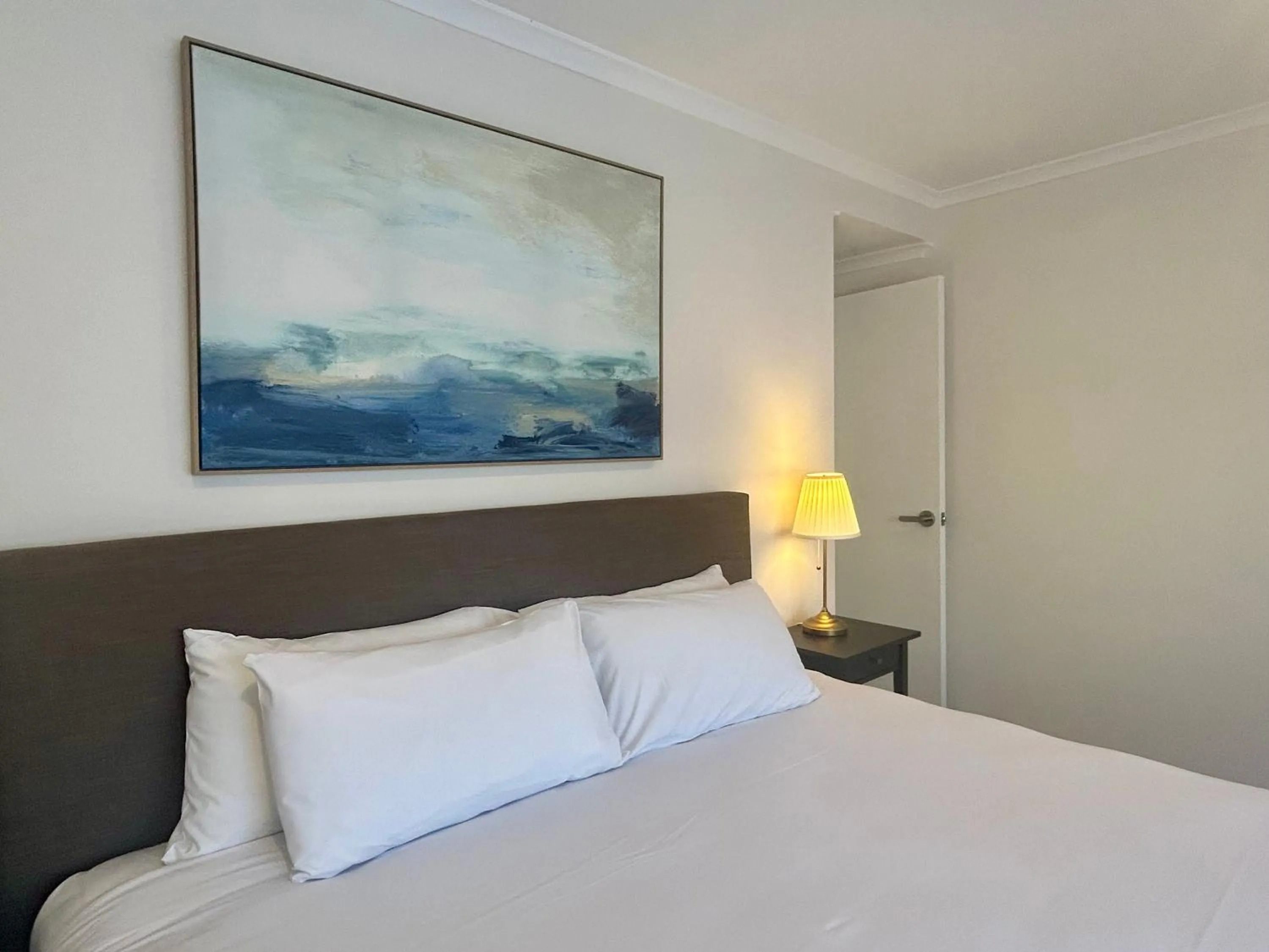 Bed in Lakeview Motel and Apartments