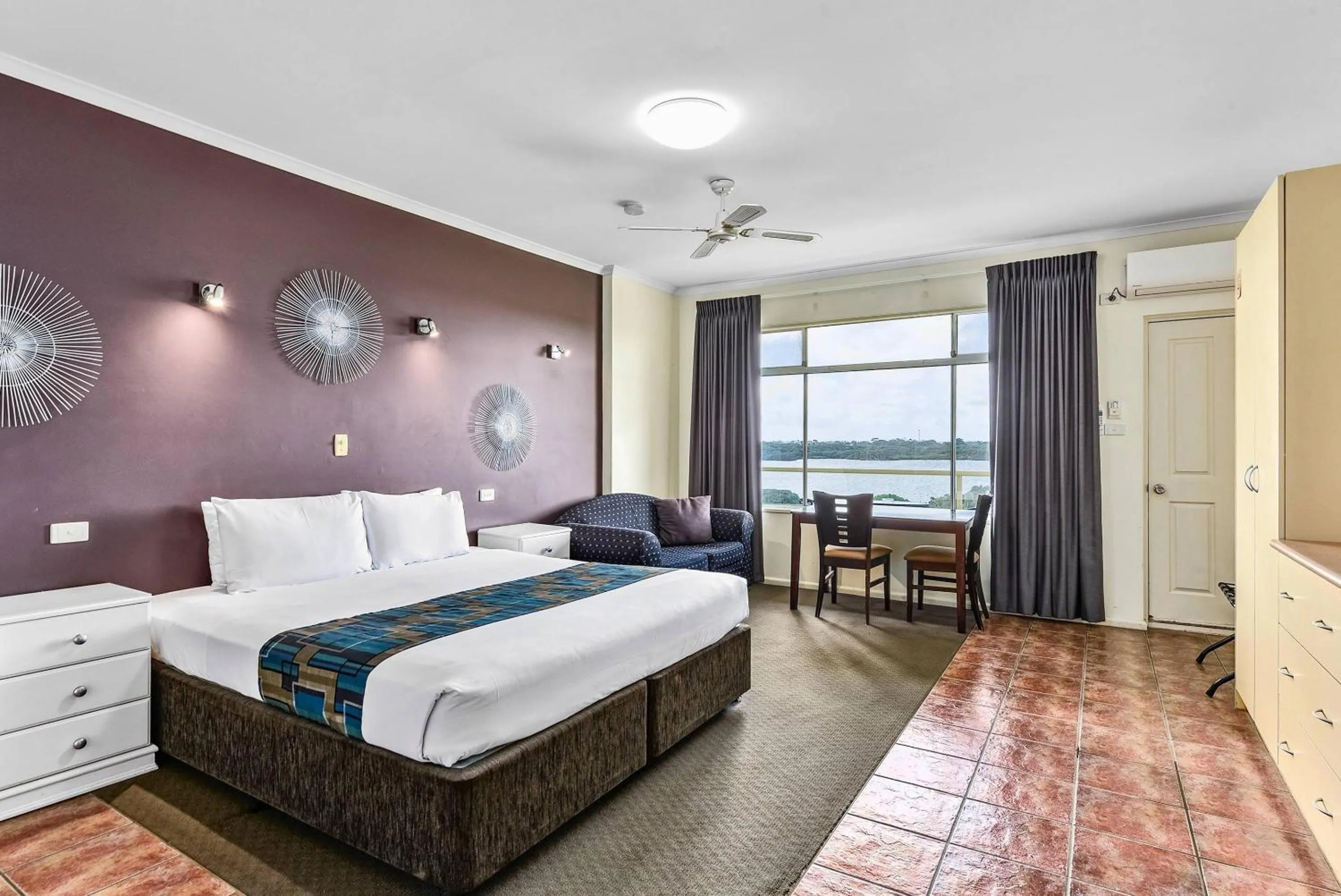 Bedroom, Bed in Comfort Inn Robe