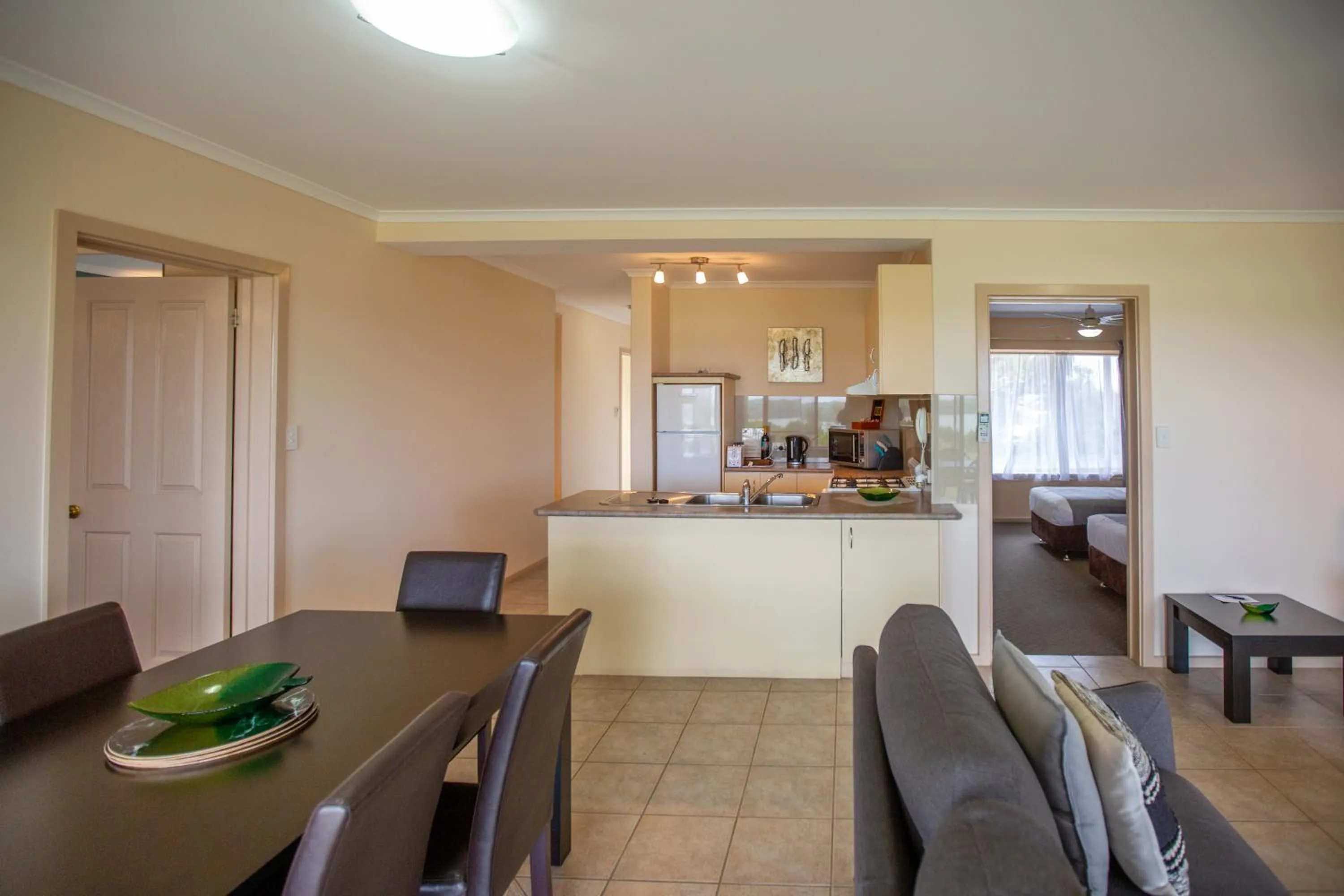 Dining area in Lakeview Motel and Apartments