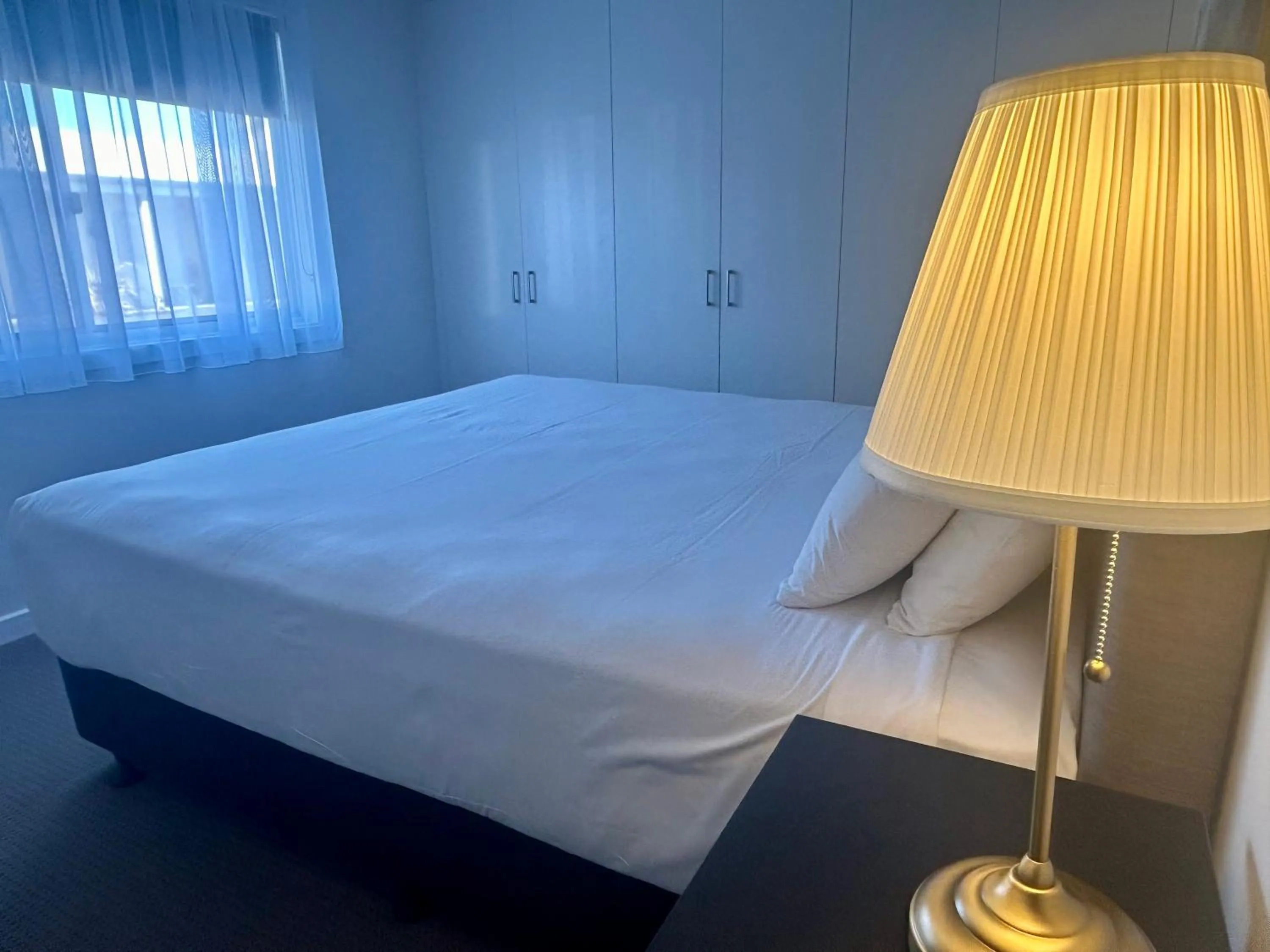 Bed in Lakeview Motel and Apartments