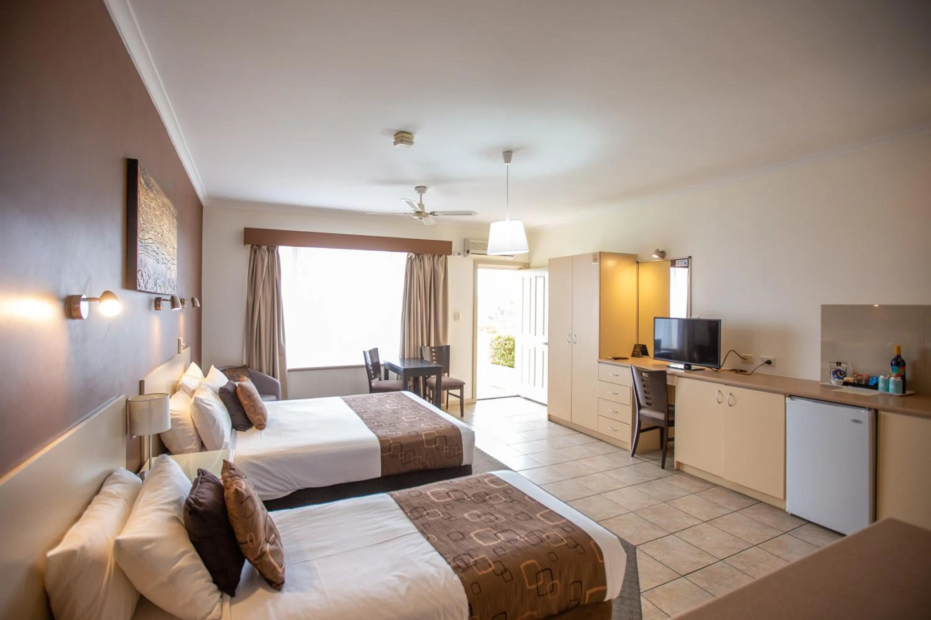 Photo of the whole room, Bed in Lakeview Motel and Apartments