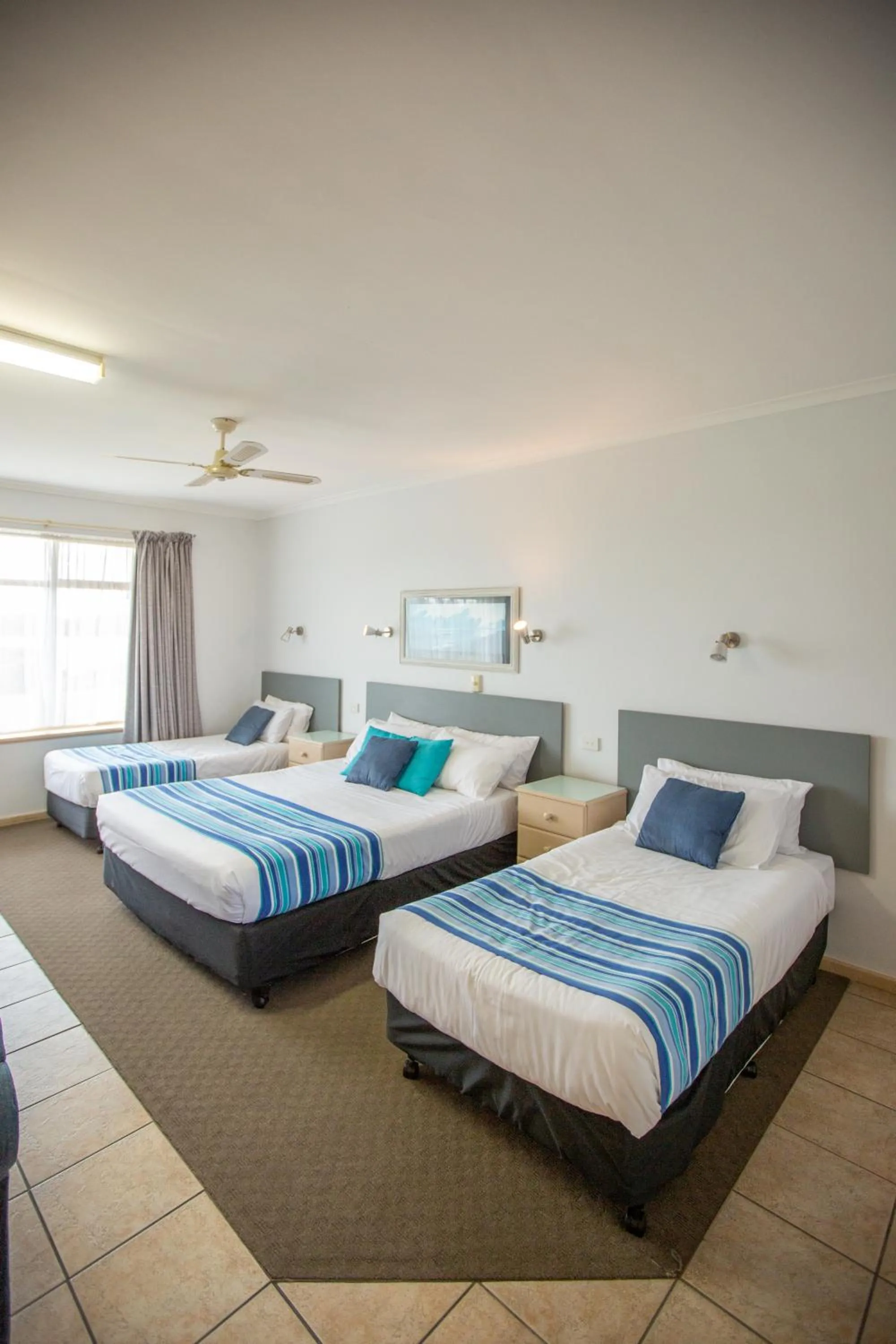 Bedroom, Bed in Lakeview Motel and Apartments