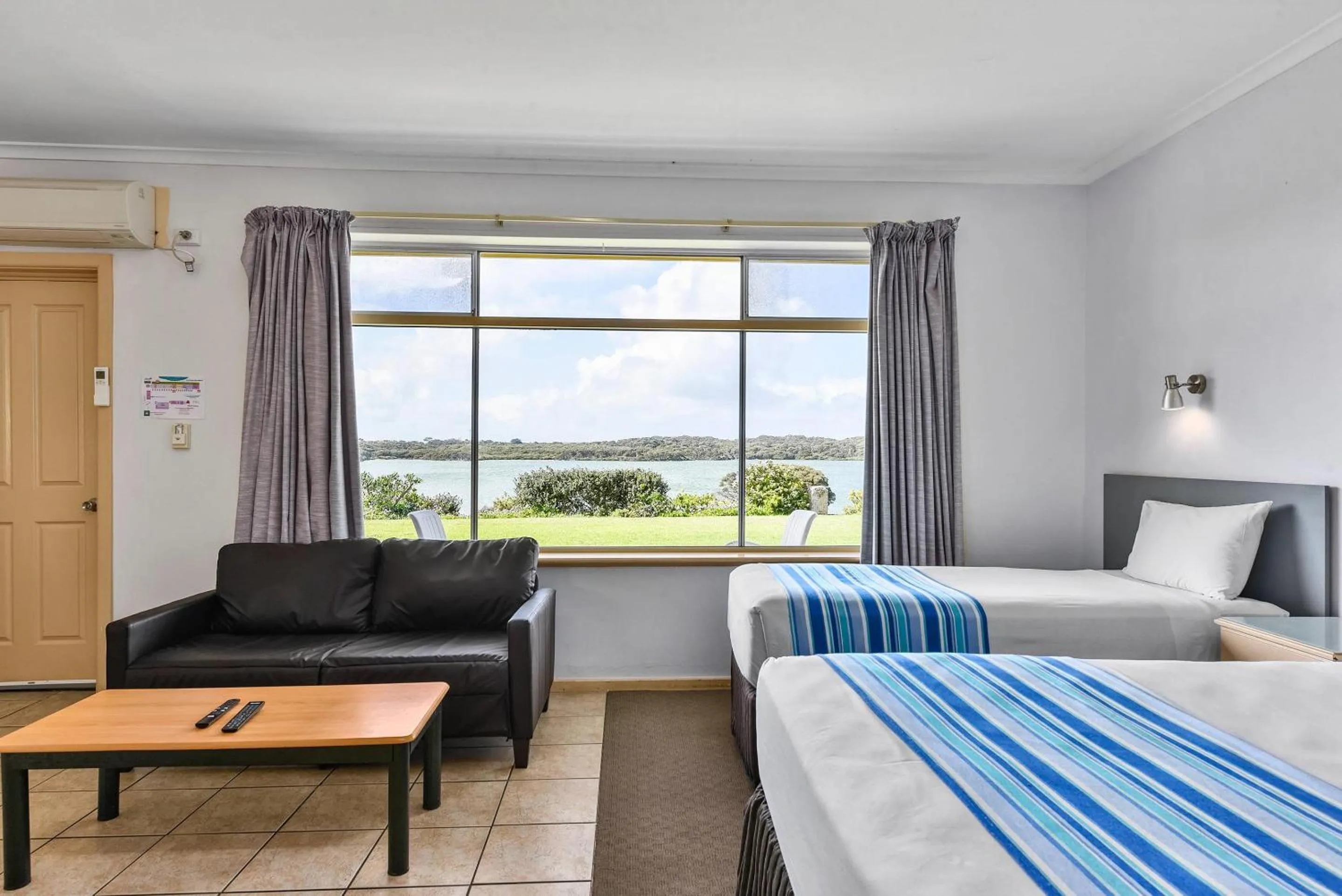 Bedroom, Bed in Comfort Inn Robe