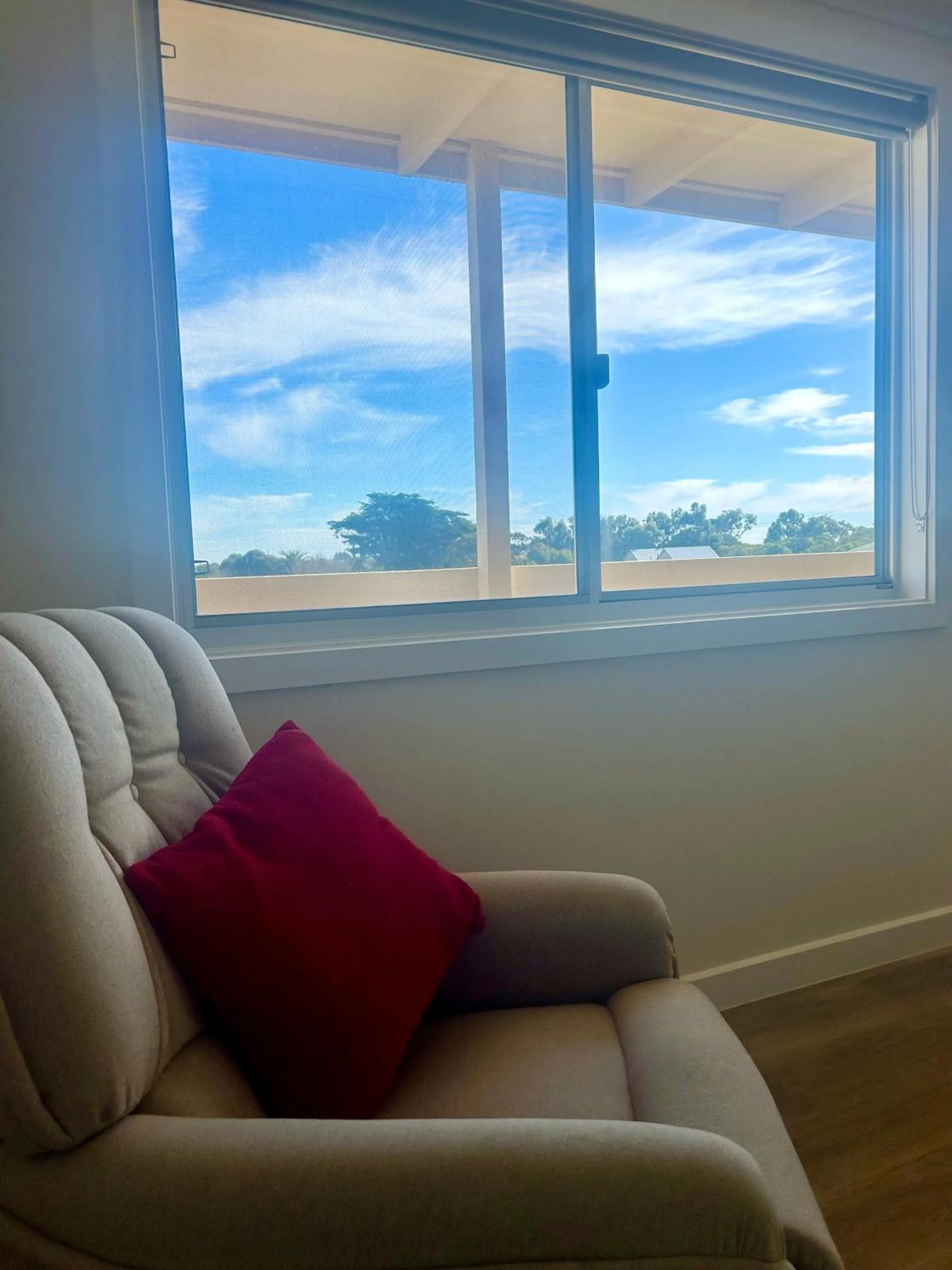 Living room in Lakeview Motel and Apartments