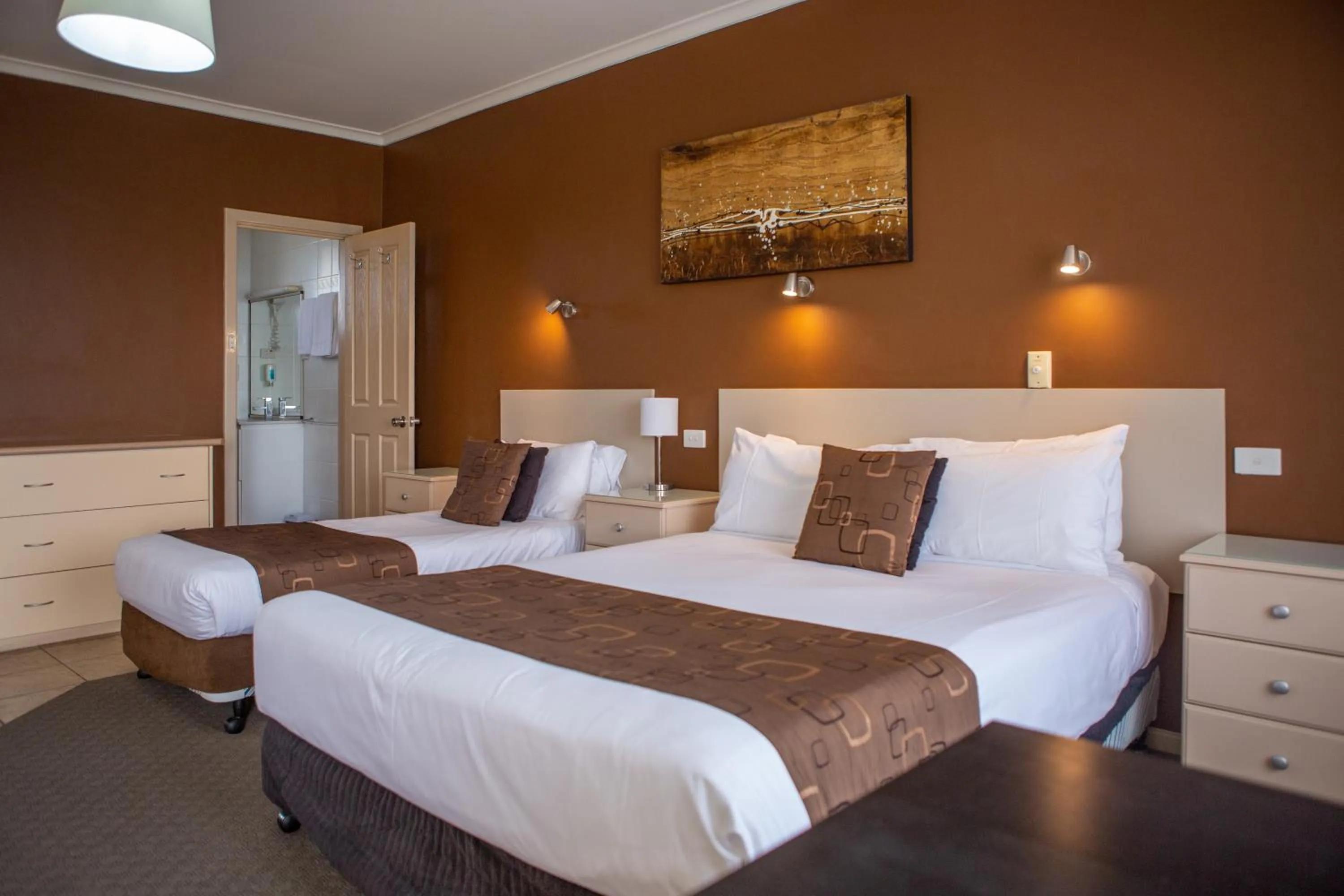 Photo of the whole room, Bed in Lakeview Motel and Apartments