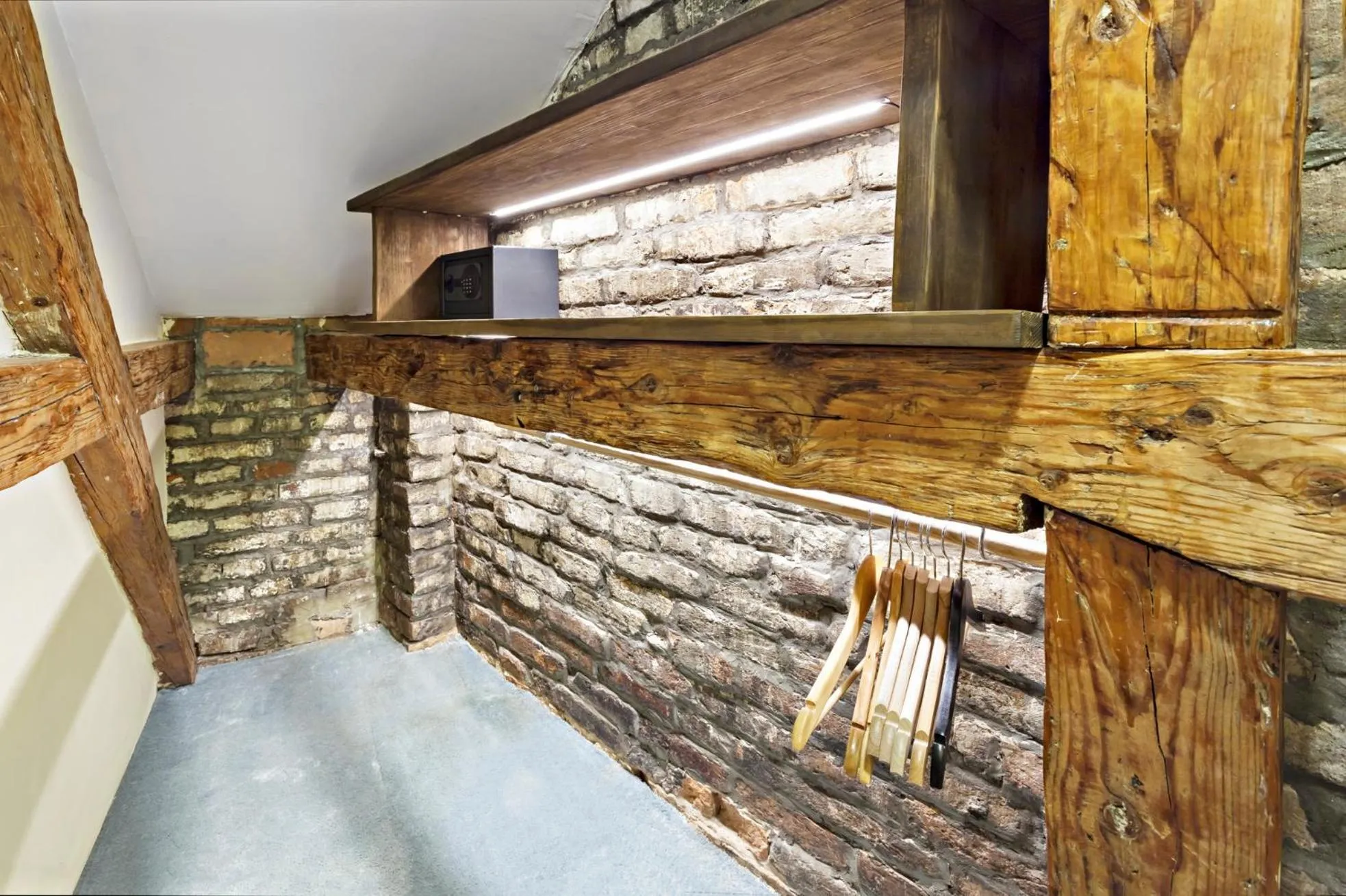 wardrobe in SuperB Luxury Suites