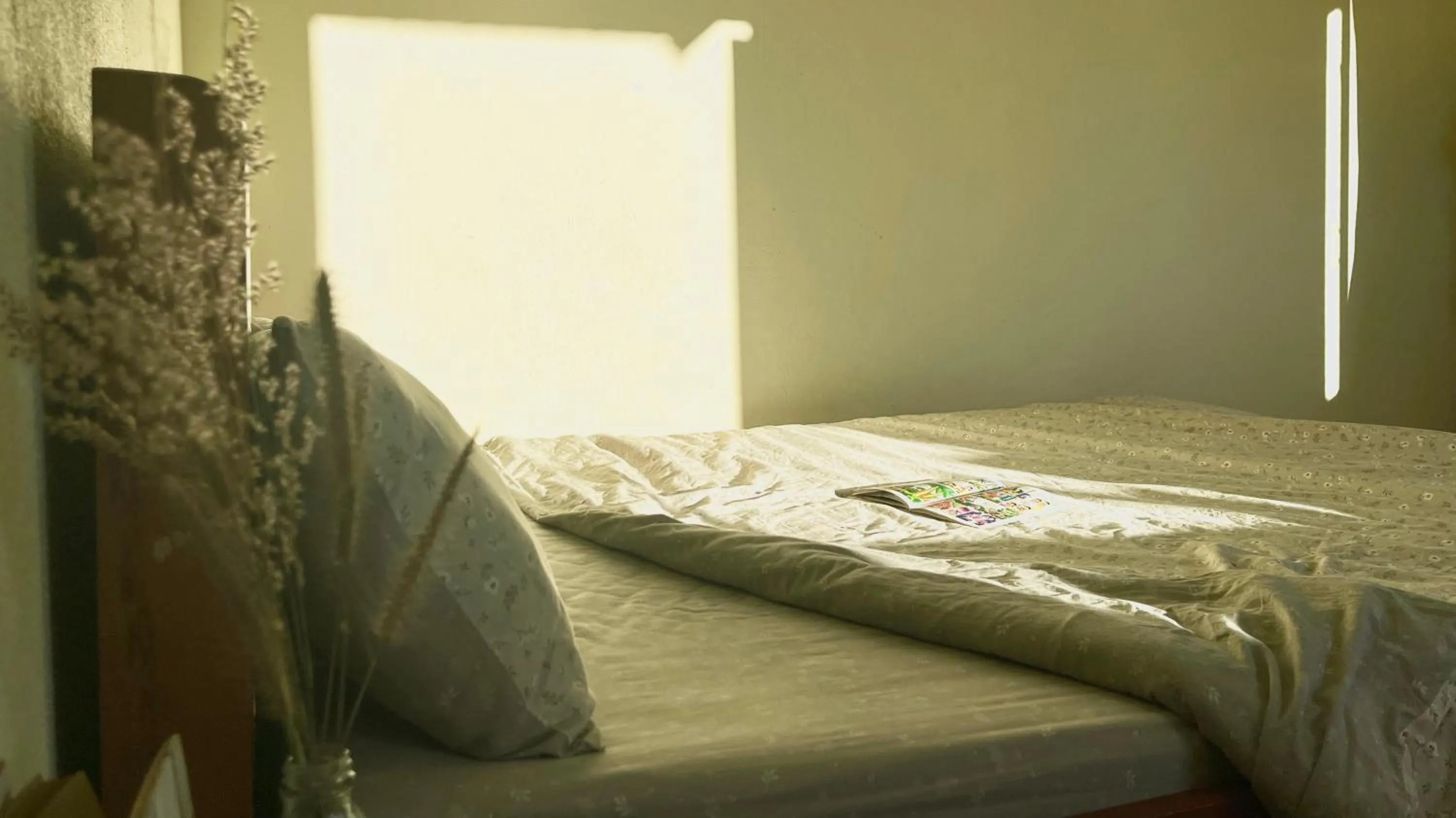 Photo of the whole room, Bed in Midori Heritage Coffee Farm