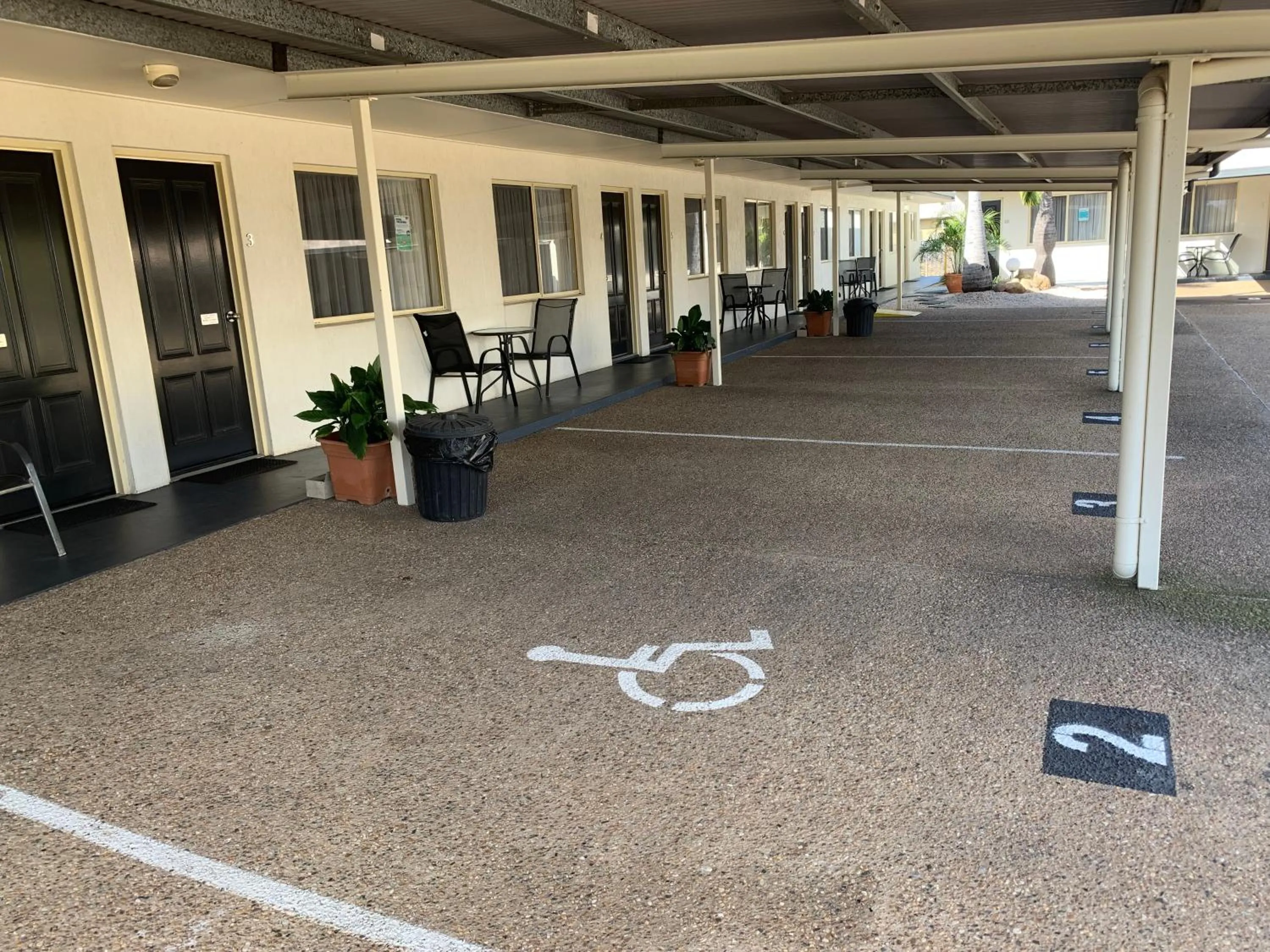 Parking in Silo Motor Inn Biloela