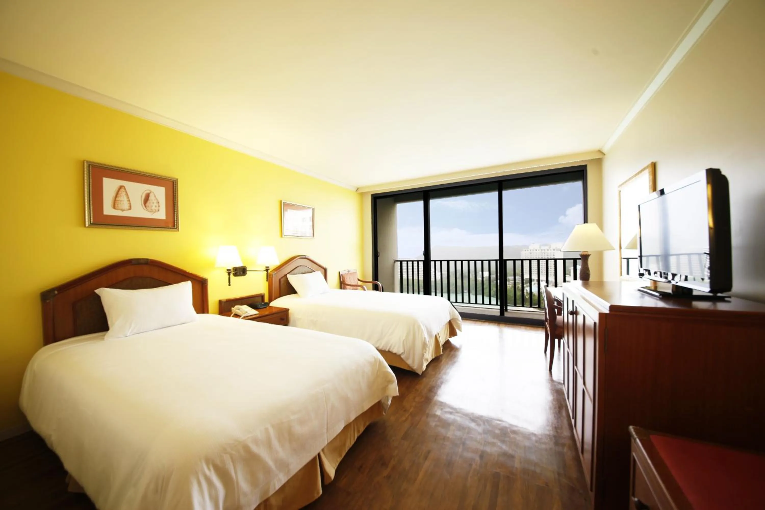 Photo of the whole room, Bed in Guam Reef Hotel