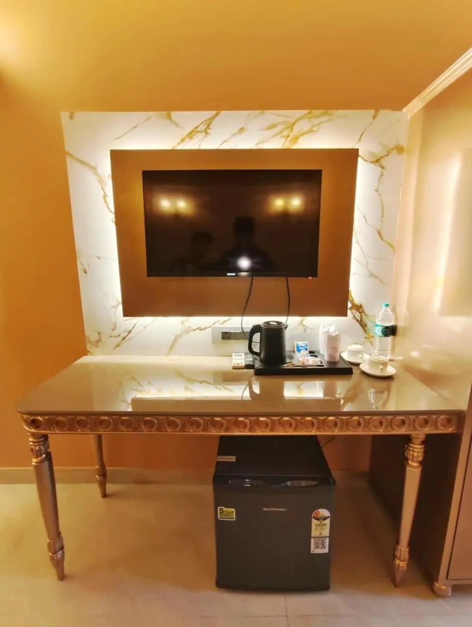 TV and multimedia in Ray of Maya near to taj mahal