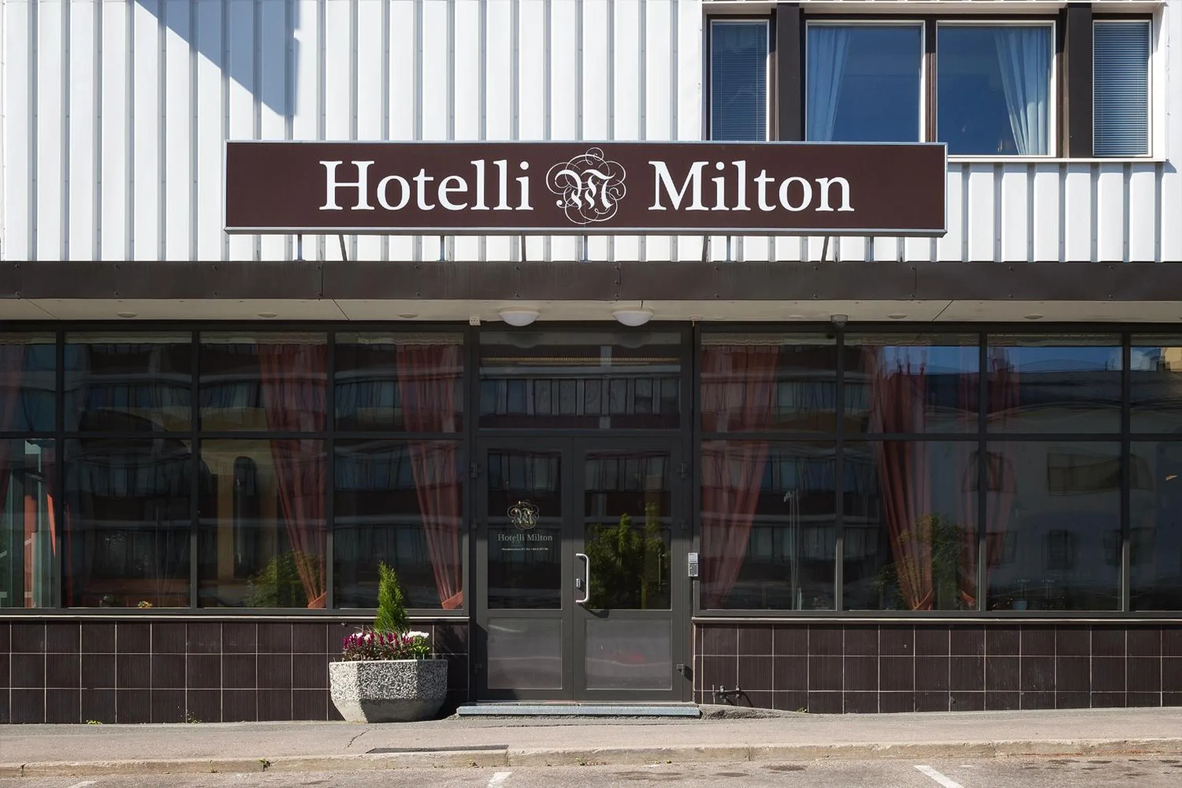 Facade/entrance in Hotel Milton