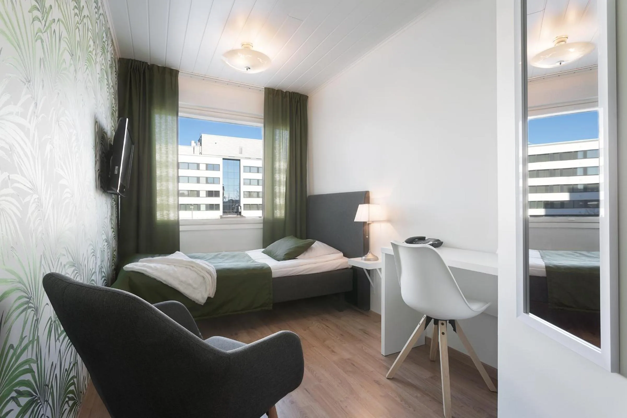 Photo of the whole room, Bed in Hotel Milton