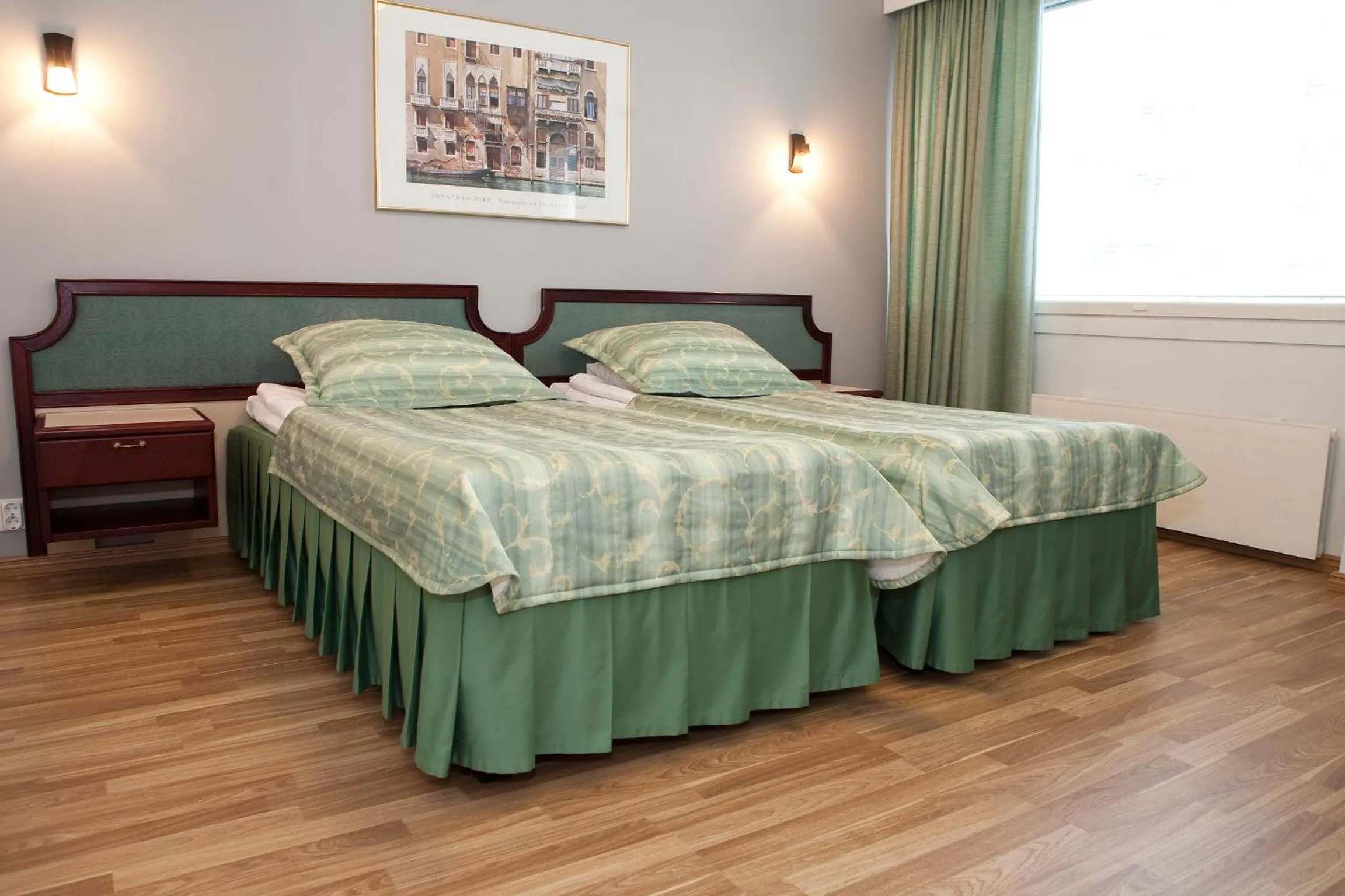 Photo of the whole room, Bed in Hotel Milton