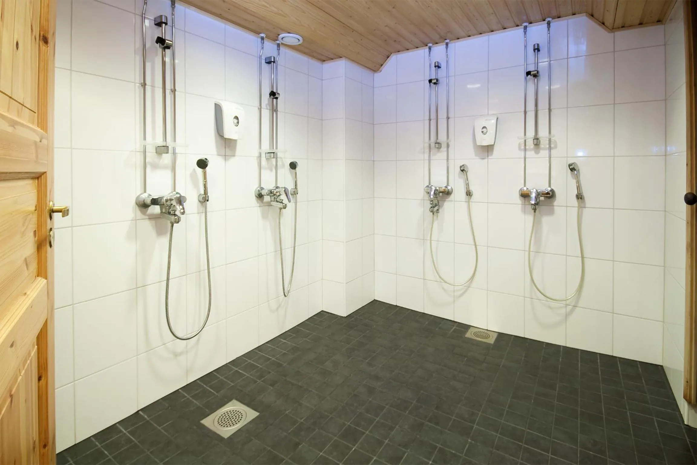 Shower in Hotel Milton
