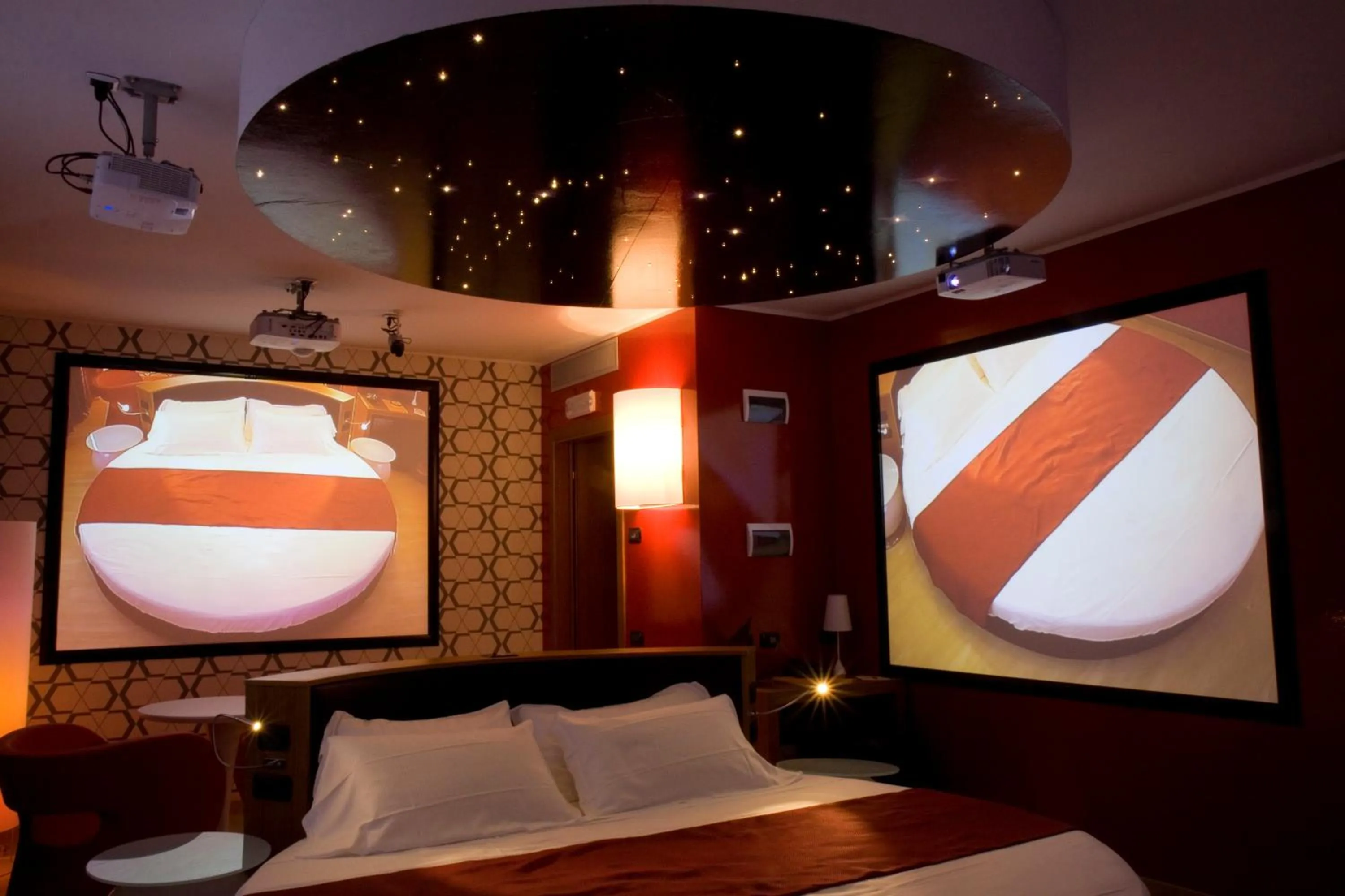 Bed in HM MotelHotel