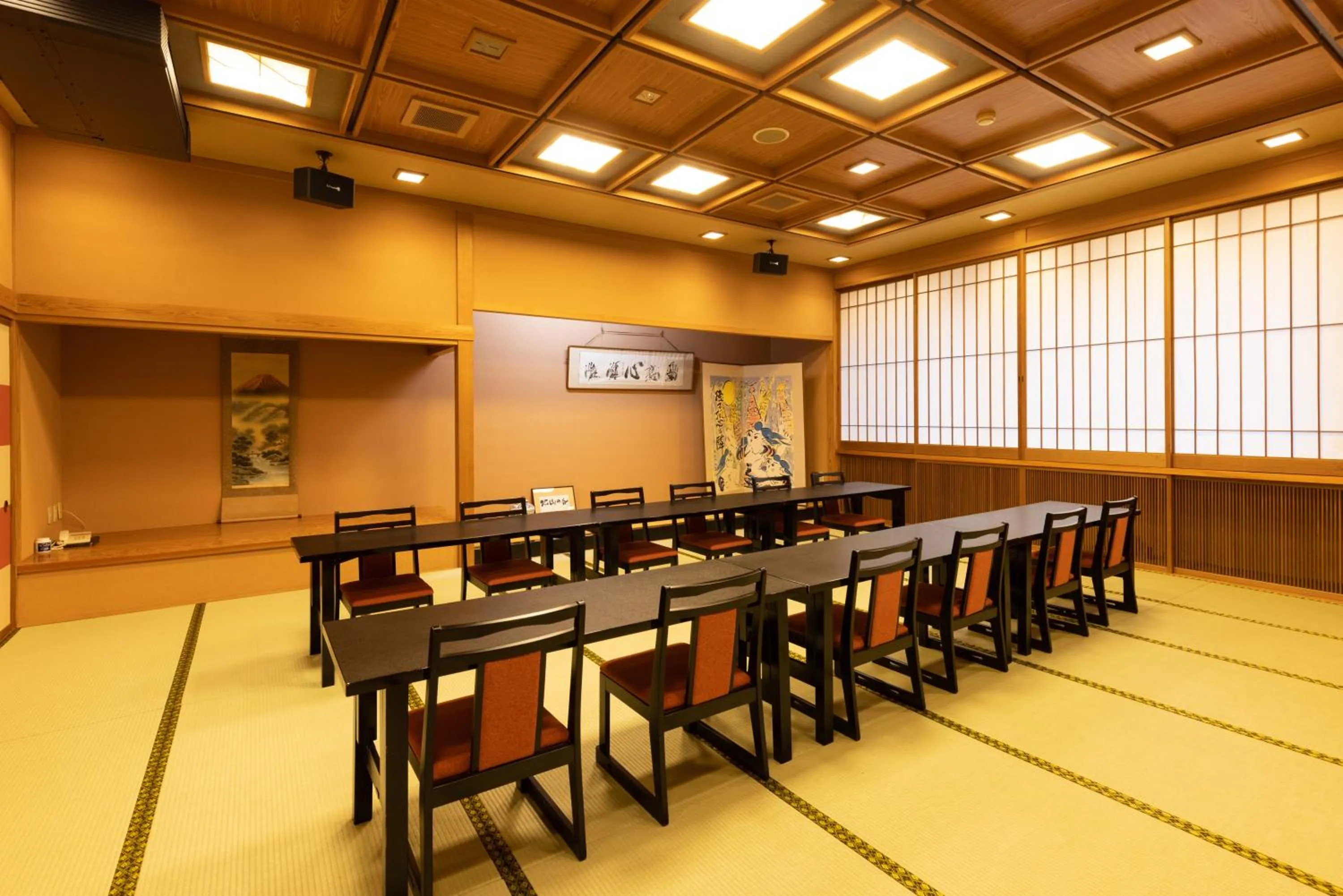 Restaurant/places to eat in Niemonya