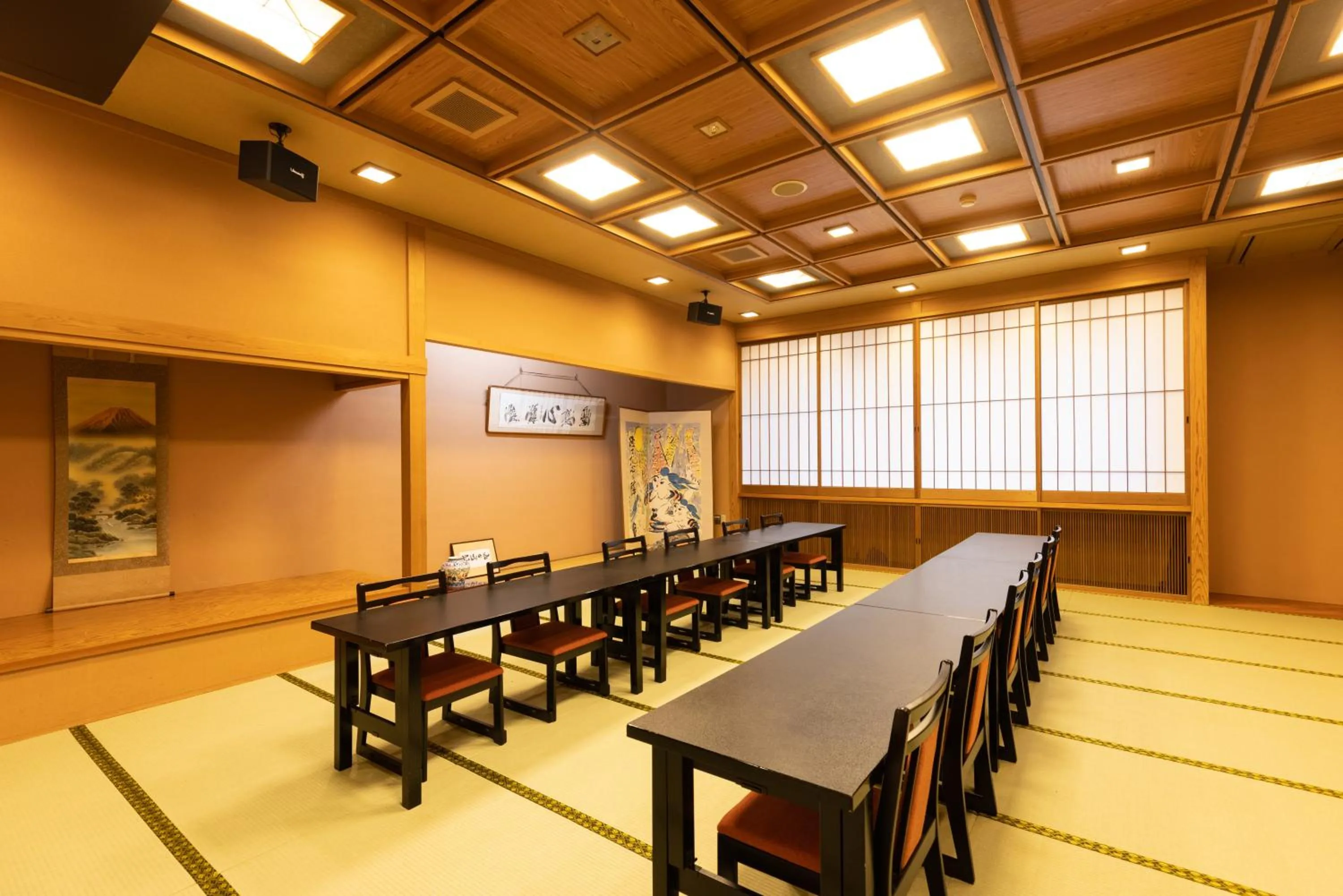 Restaurant/places to eat in Niemonya