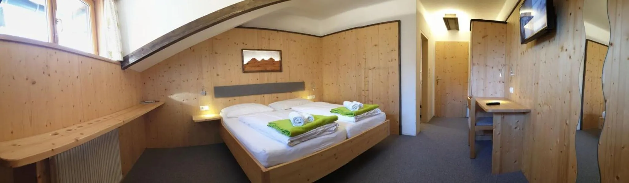 Bed in Berghotel Türlwand