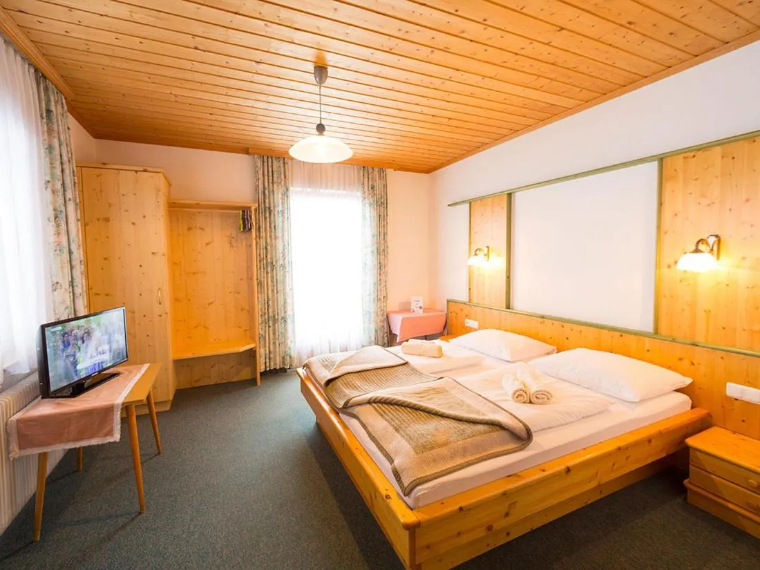 Bed in Berghotel Türlwand