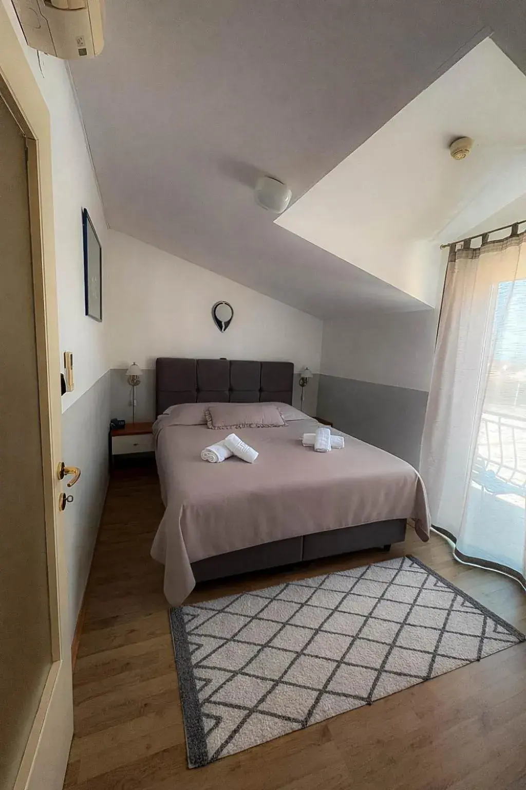 Standard Double Room with Balcony - single occupancy in Hotel Villa Neretva - Metković Standard Double Room with Balcony - single occupancy in Hotel Villa Neretva - Metković