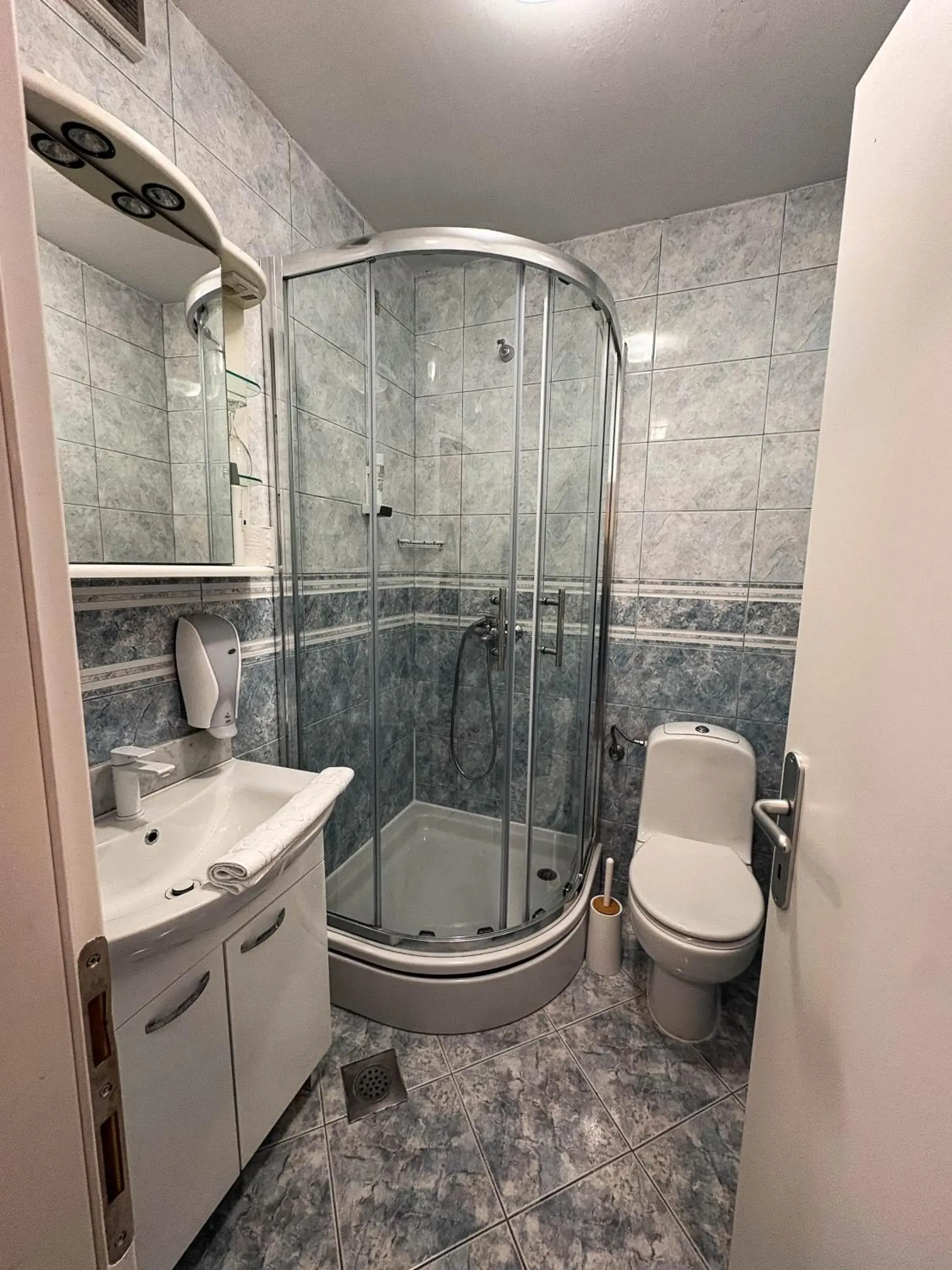 Comfort Twin Room with Balcony - single occupancy in Hotel Villa Neretva - Metković Comfort Twin Room with Balcony - single occupancy in Hotel Villa Neretva - Metković