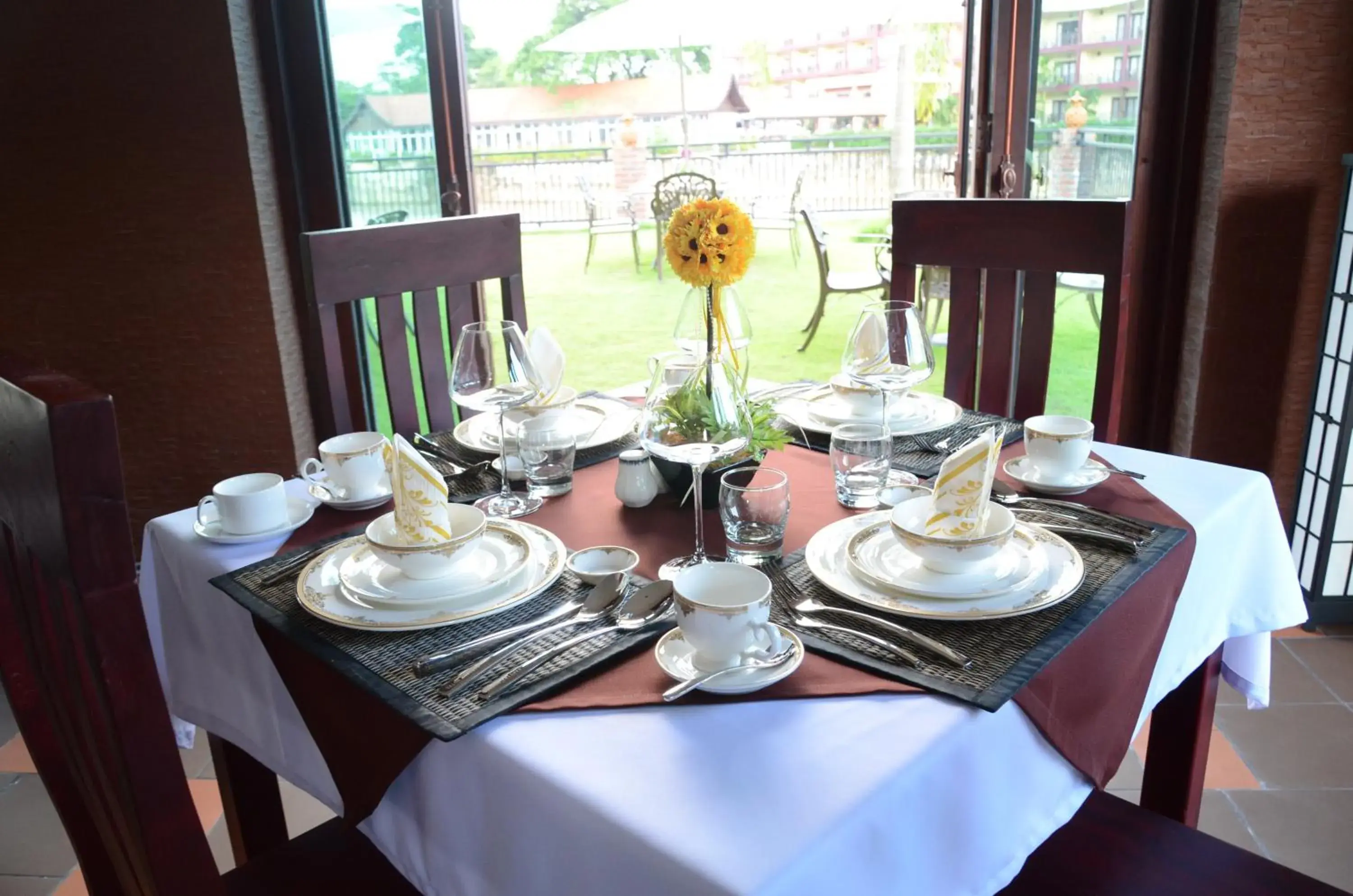 Restaurant/places to eat in Saksiri Riverside Boutique Hotel Restaurant/places to eat in Saksiri Riverside Boutique Hotel