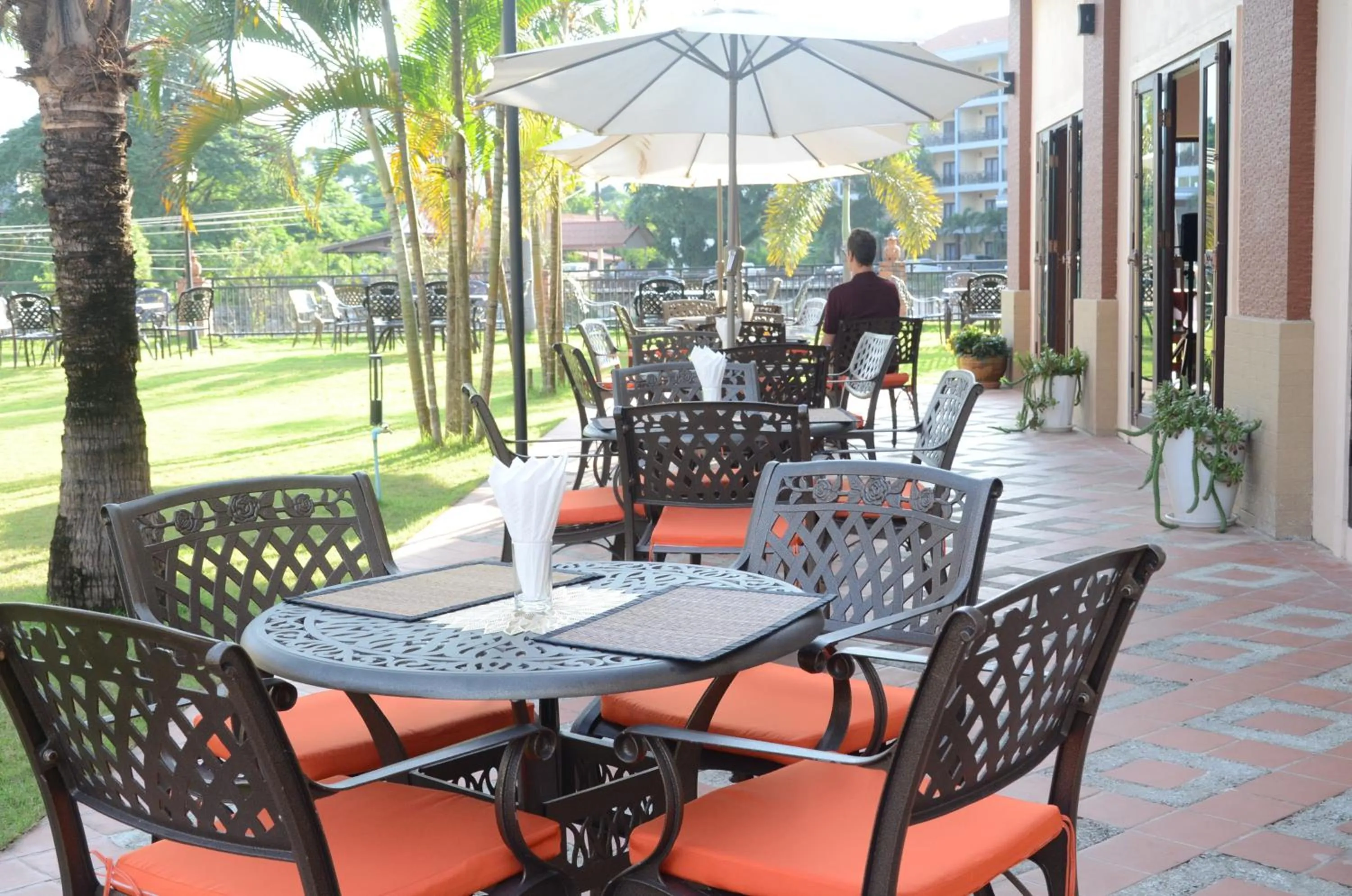 Restaurant/places to eat in Saksiri Riverside Boutique Hotel