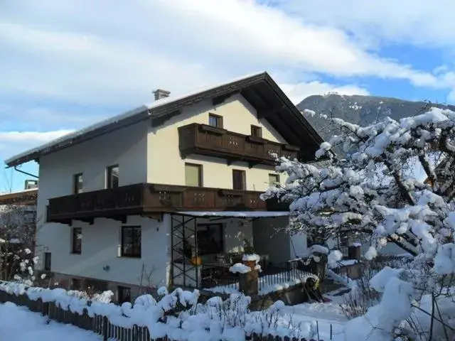 Three-Bedroom Apartment in Haus Sabine Braunegger Three-Bedroom Apartment in Haus Sabine Braunegger