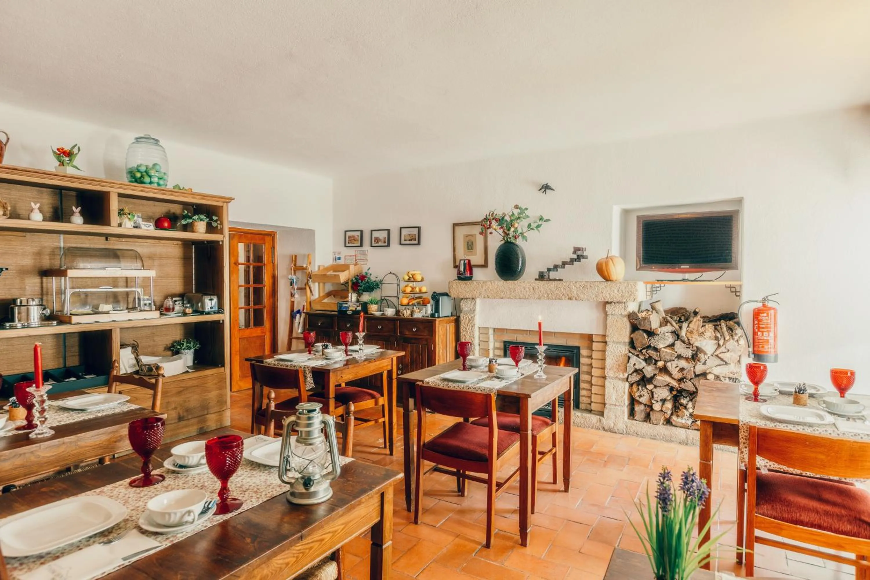 Communal lounge/ TV room in Dom Dinis Marvão