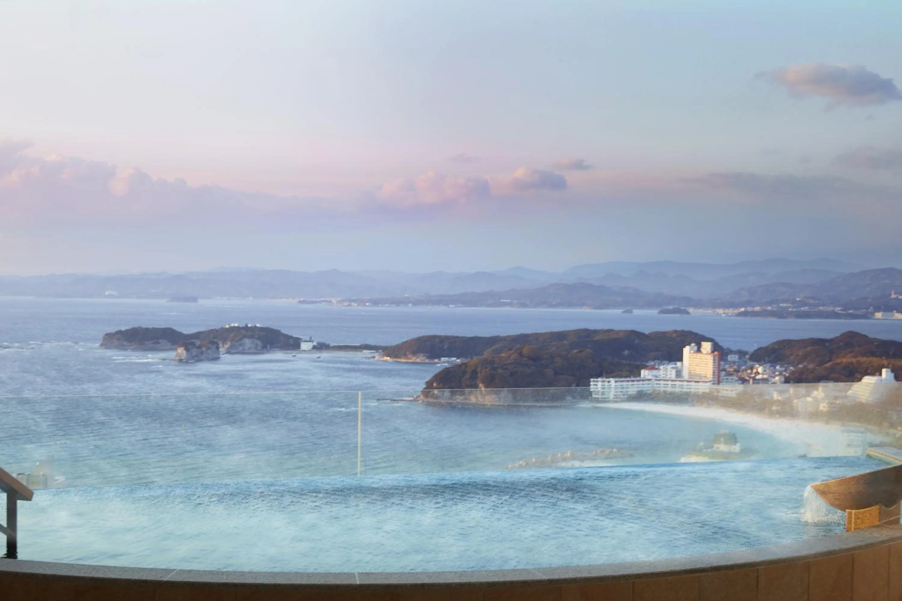 Hot Spring Bath in Infinito Hotel and Spa