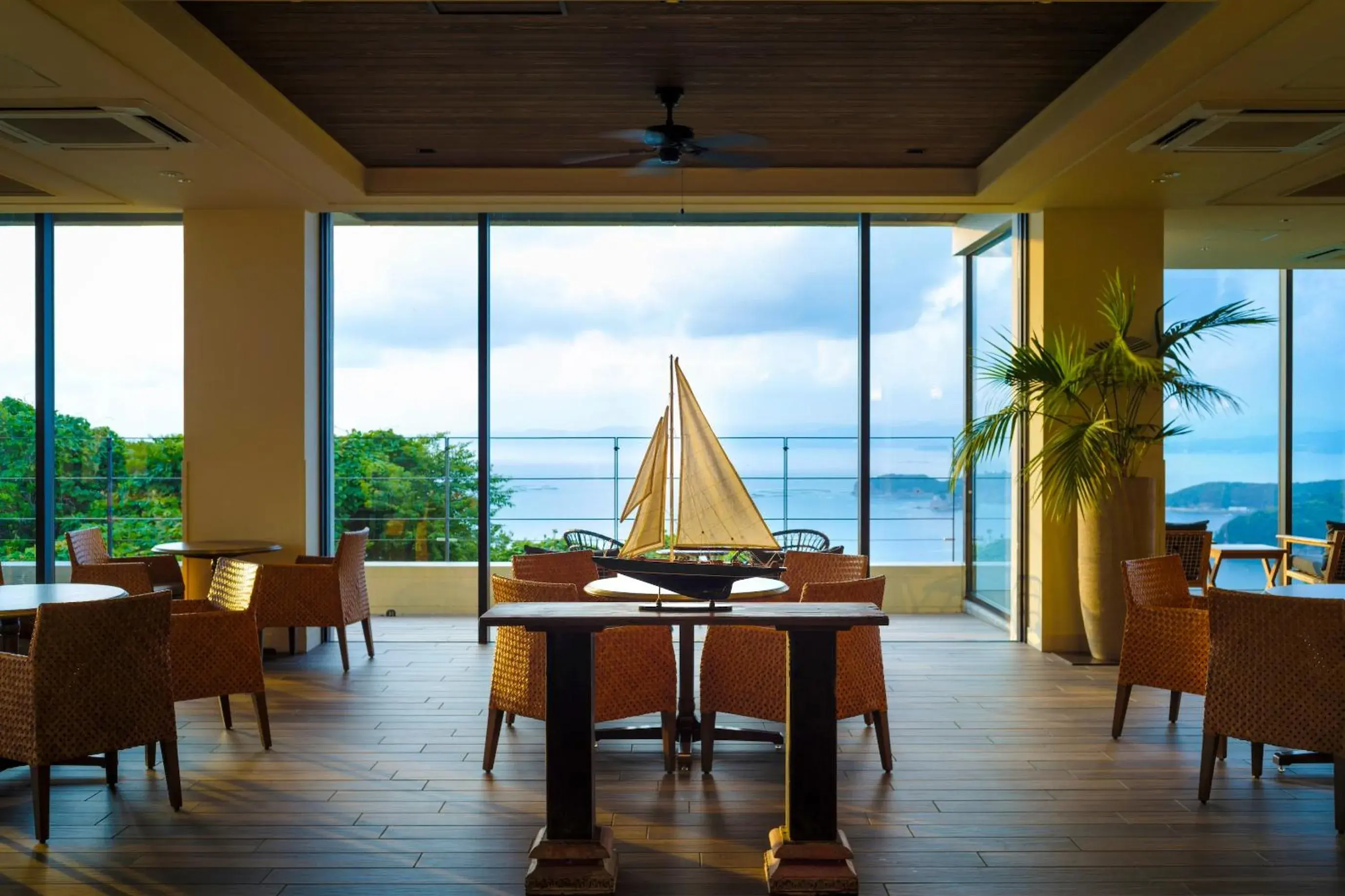 Lounge or bar in Infinito Hotel and Spa Lounge or bar in Infinito Hotel and Spa