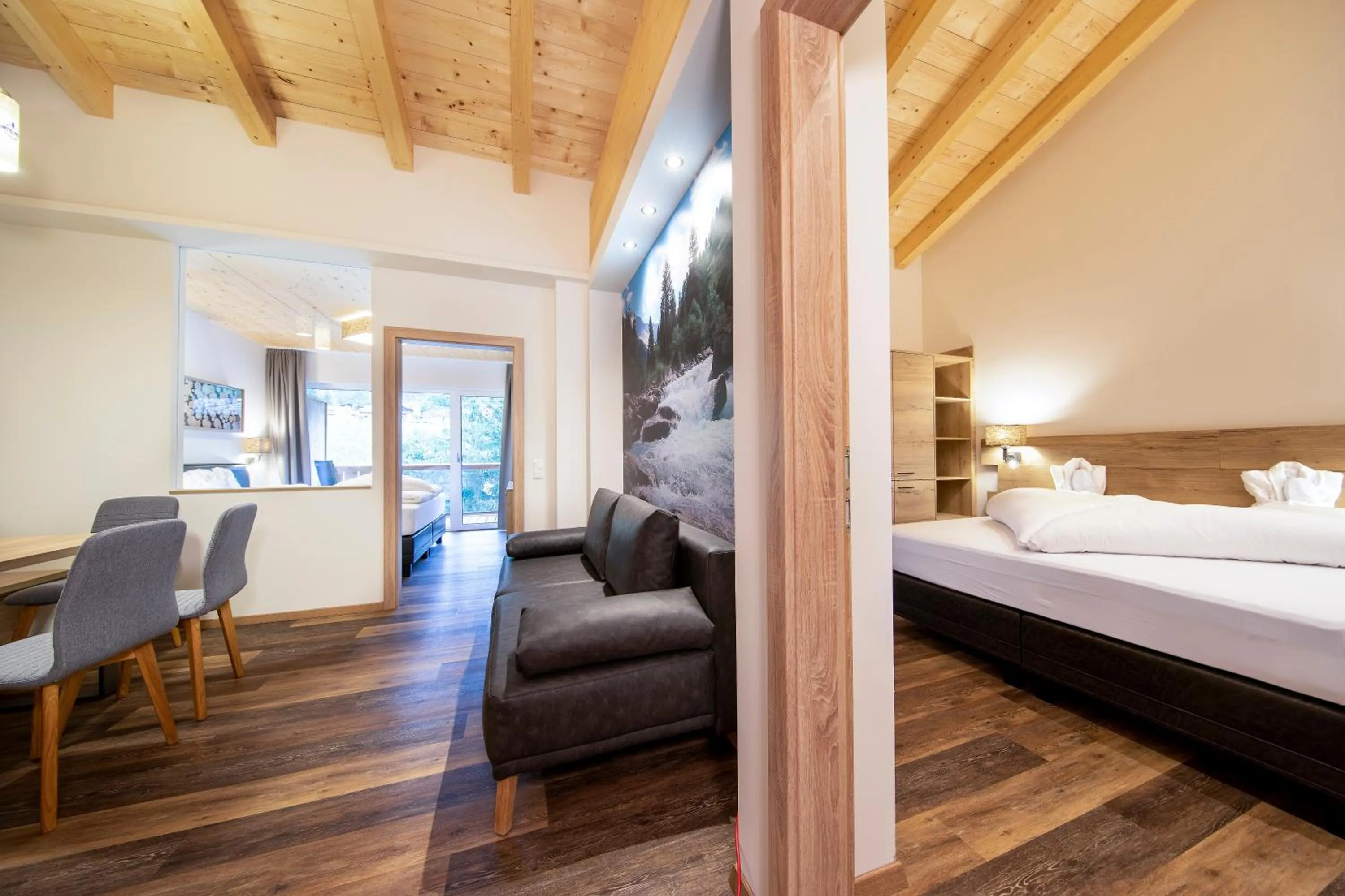 Shower, Bed in Hotel Post Krimml