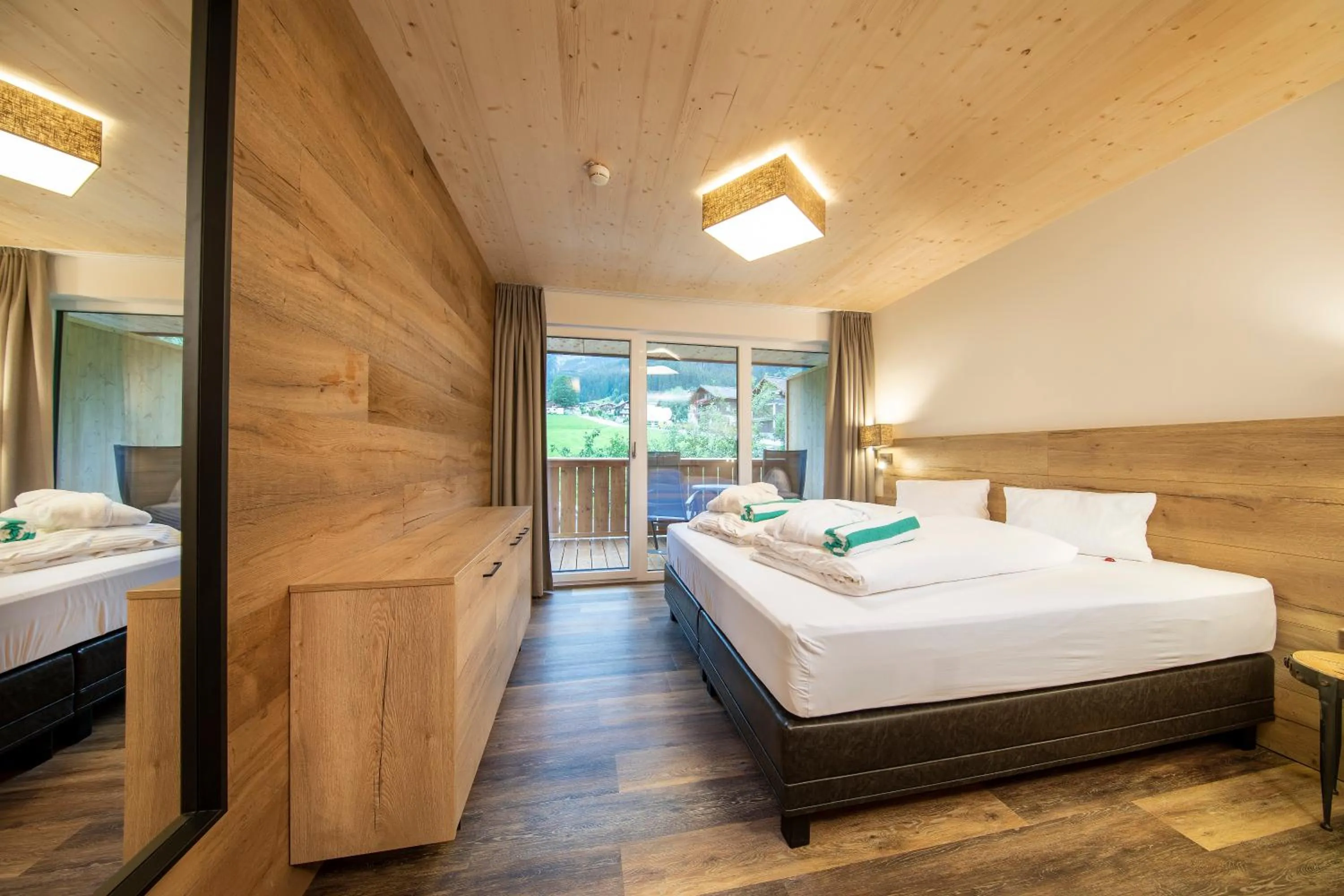 Shower, Bed in Hotel Post Krimml