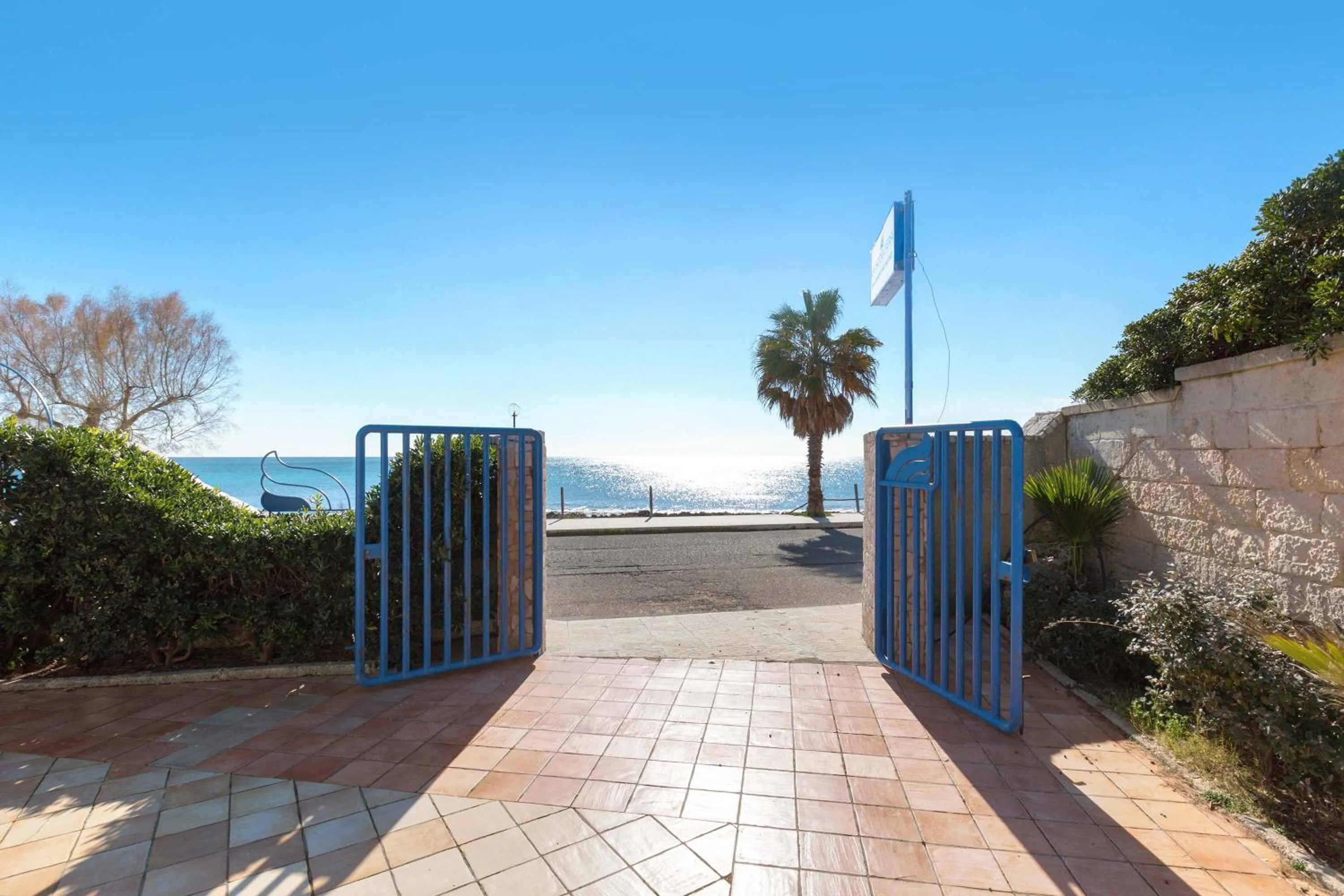 Facade/entrance in Residence La Scogliera