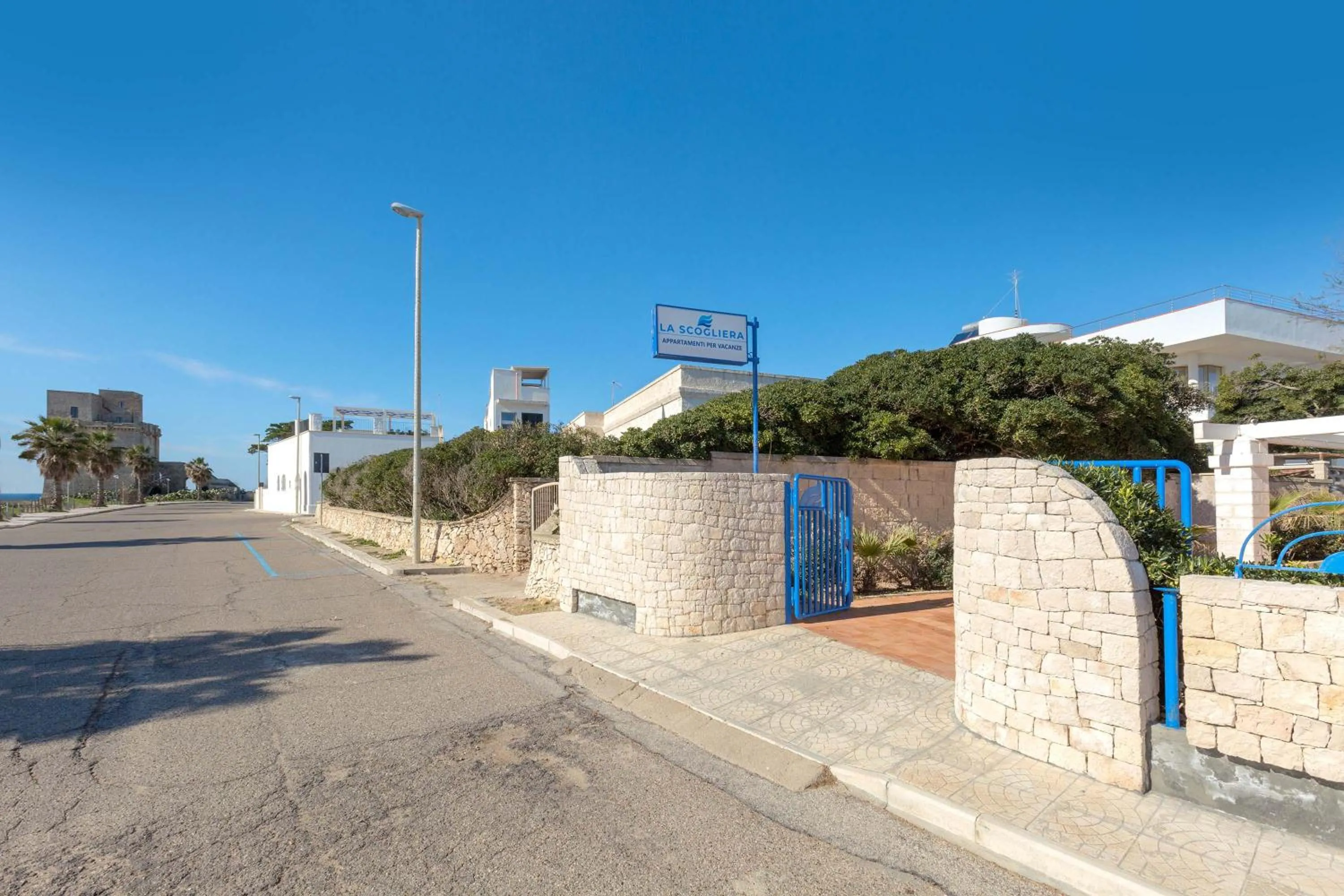 Facade/entrance in Residence La Scogliera