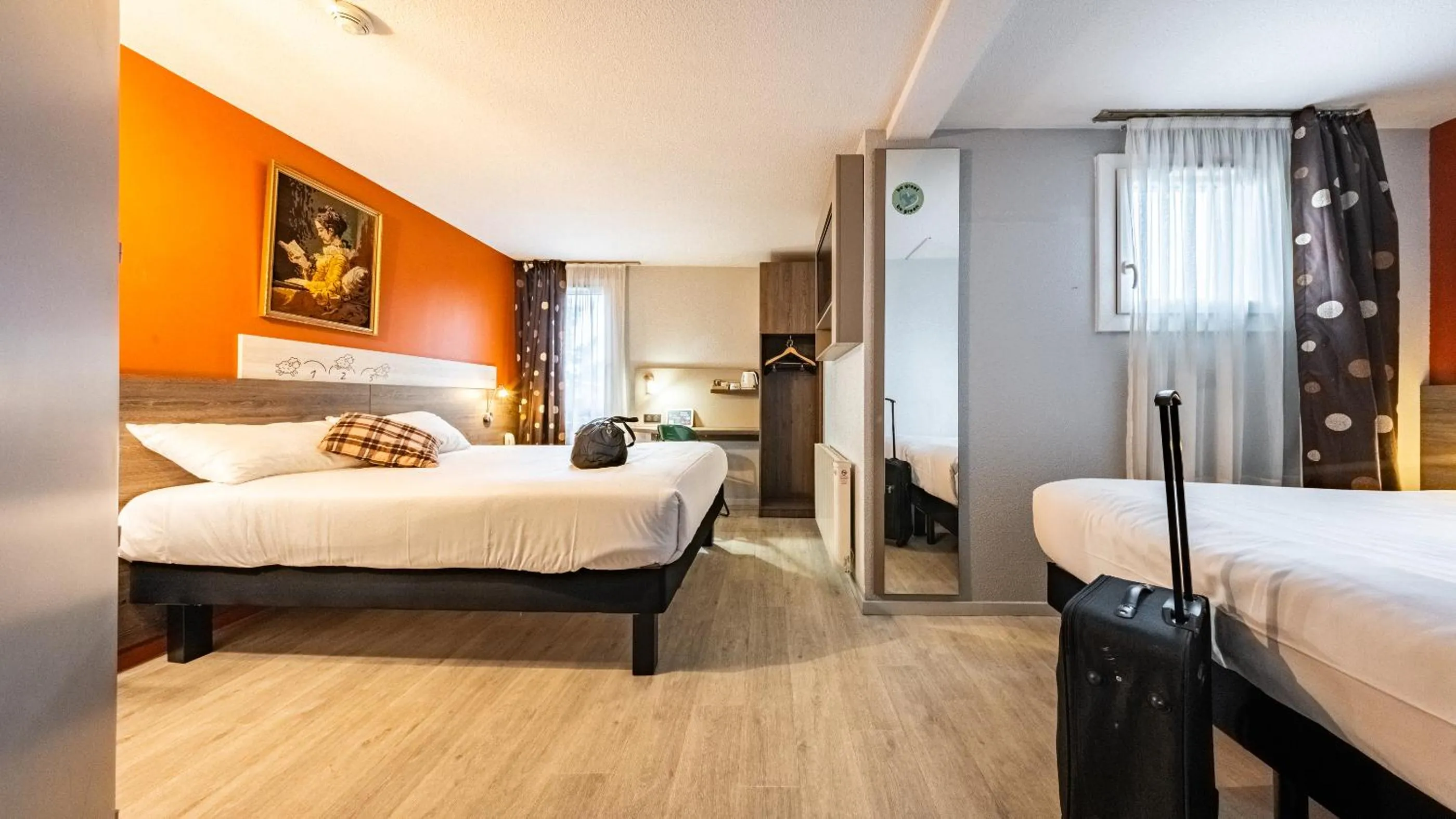 Bedroom, Bed in greet Hotel Massieux Lyon Nord