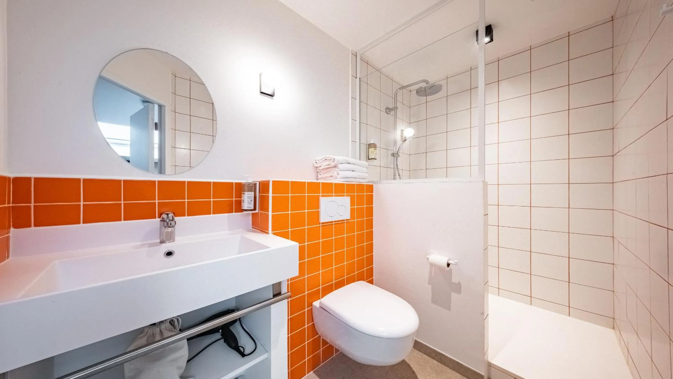 Bathroom in greet Hotel Massieux Lyon Nord