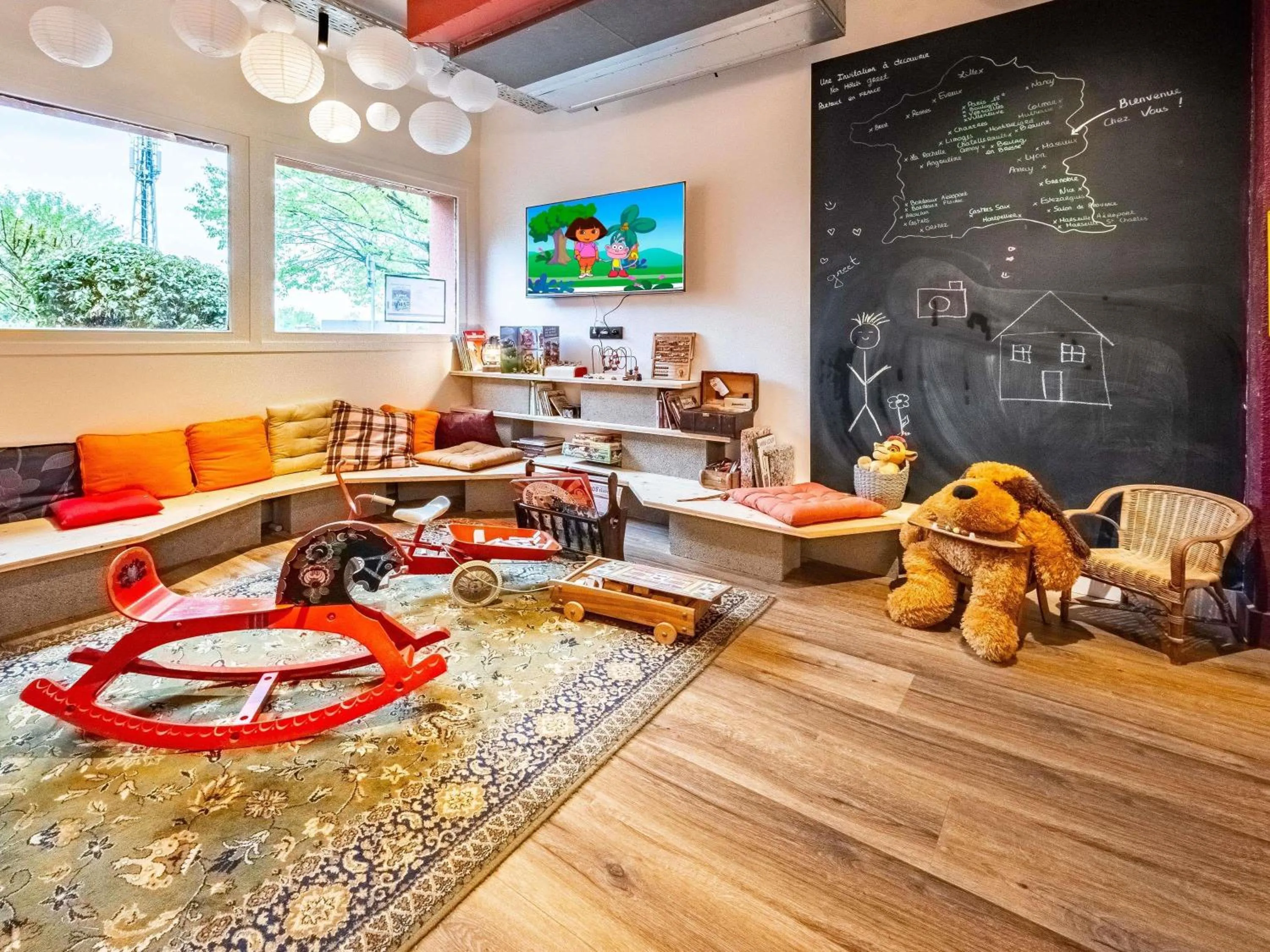 Property building in greet Hotel Massieux Lyon Nord