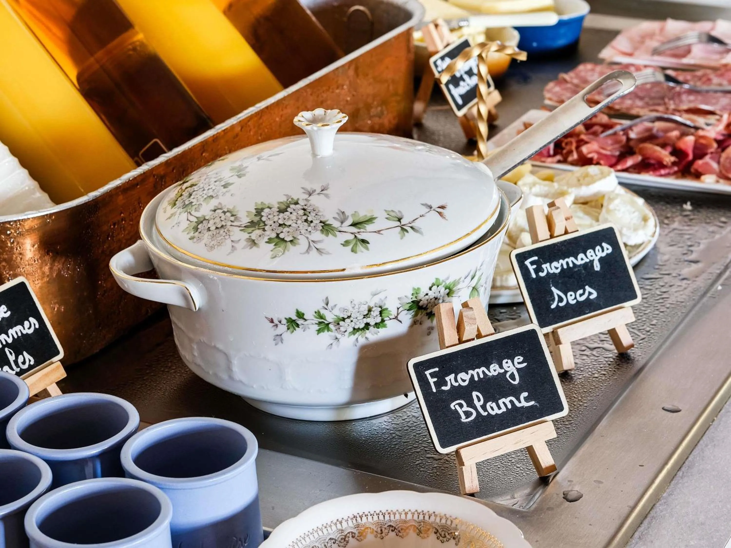 Breakfast in greet Hotel Massieux Lyon Nord
