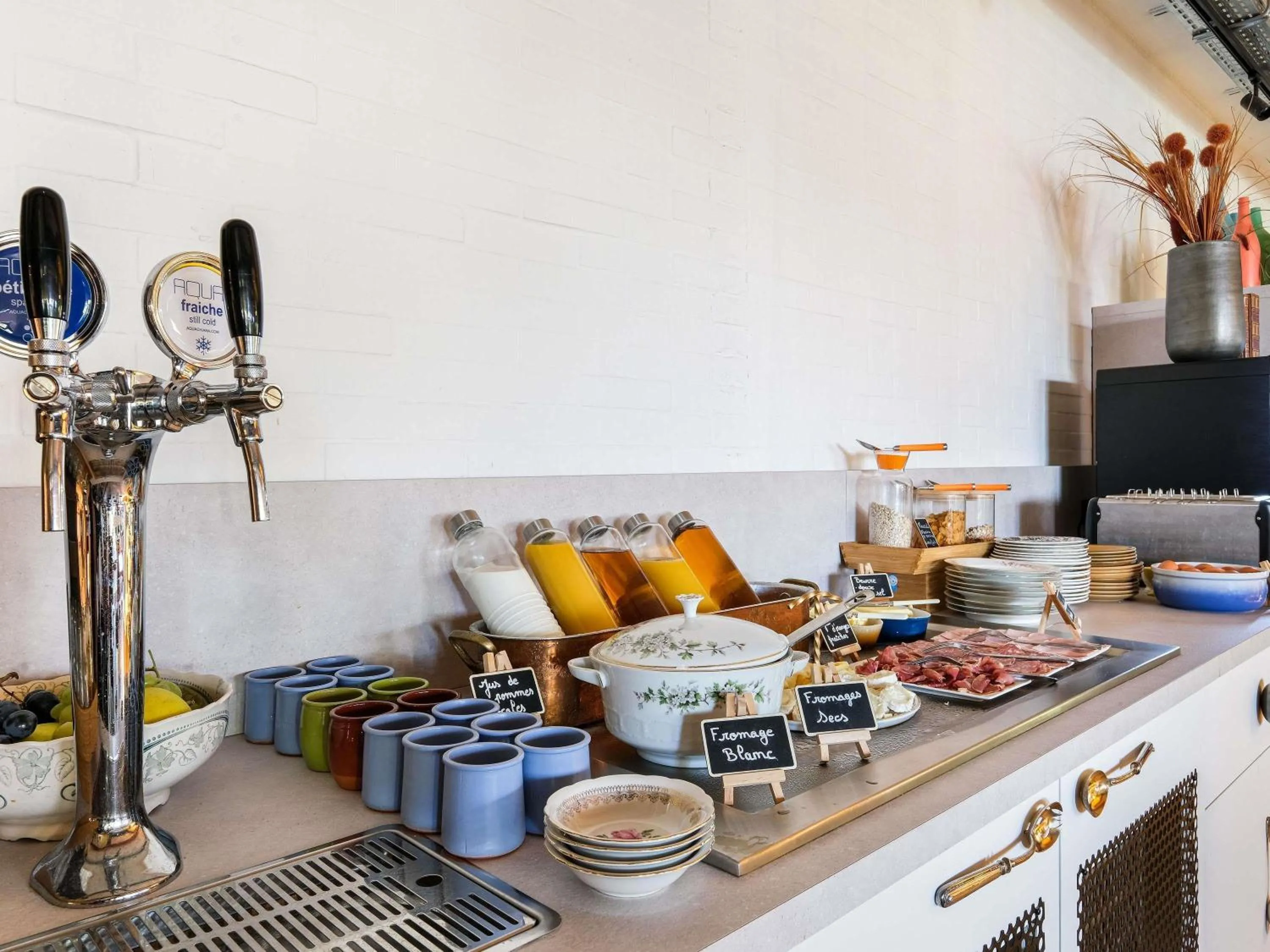Breakfast in greet Hotel Massieux Lyon Nord