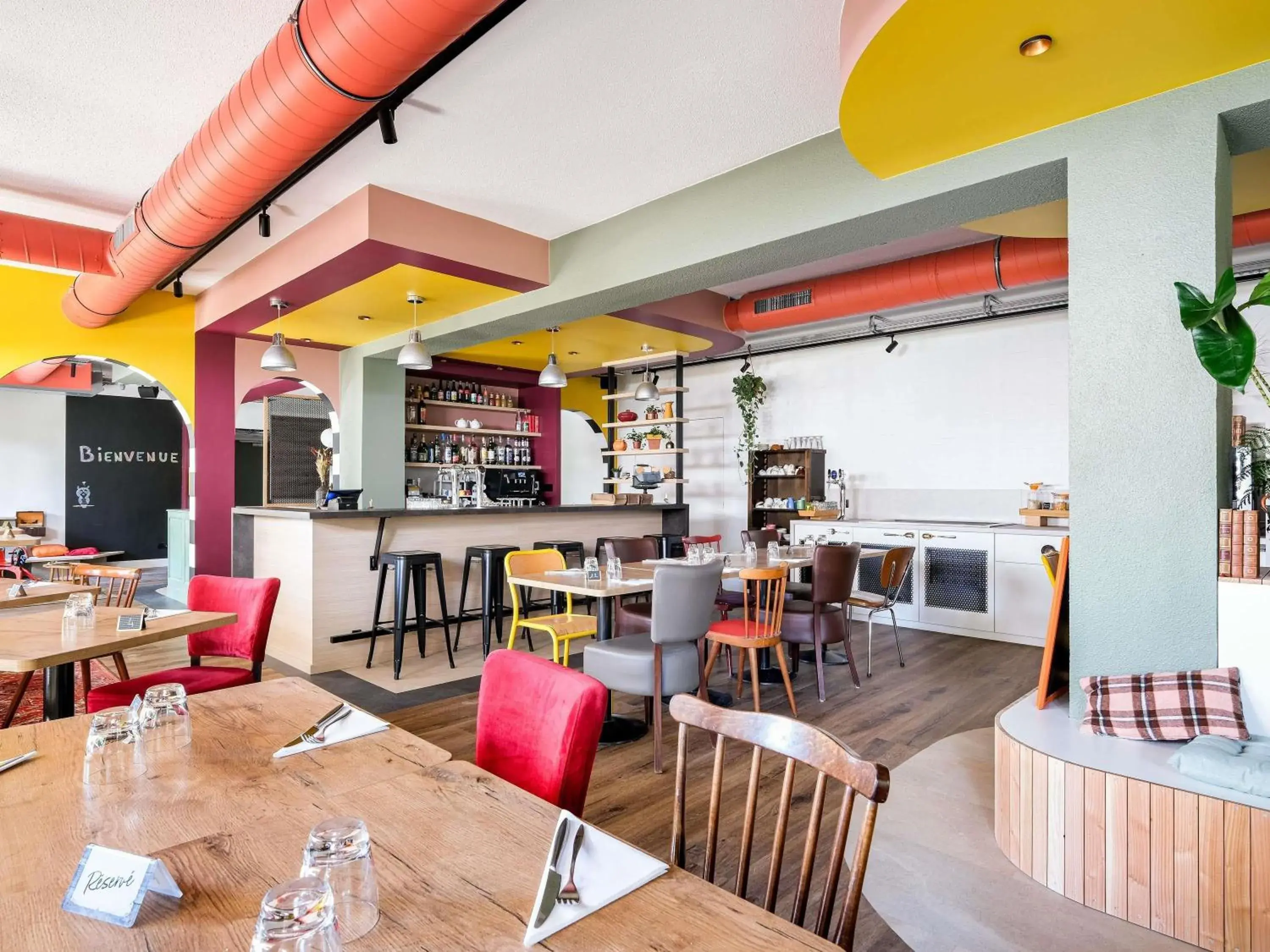 Restaurant/places to eat in greet Hotel Massieux Lyon Nord Restaurant/places to eat in greet Hotel Massieux Lyon Nord