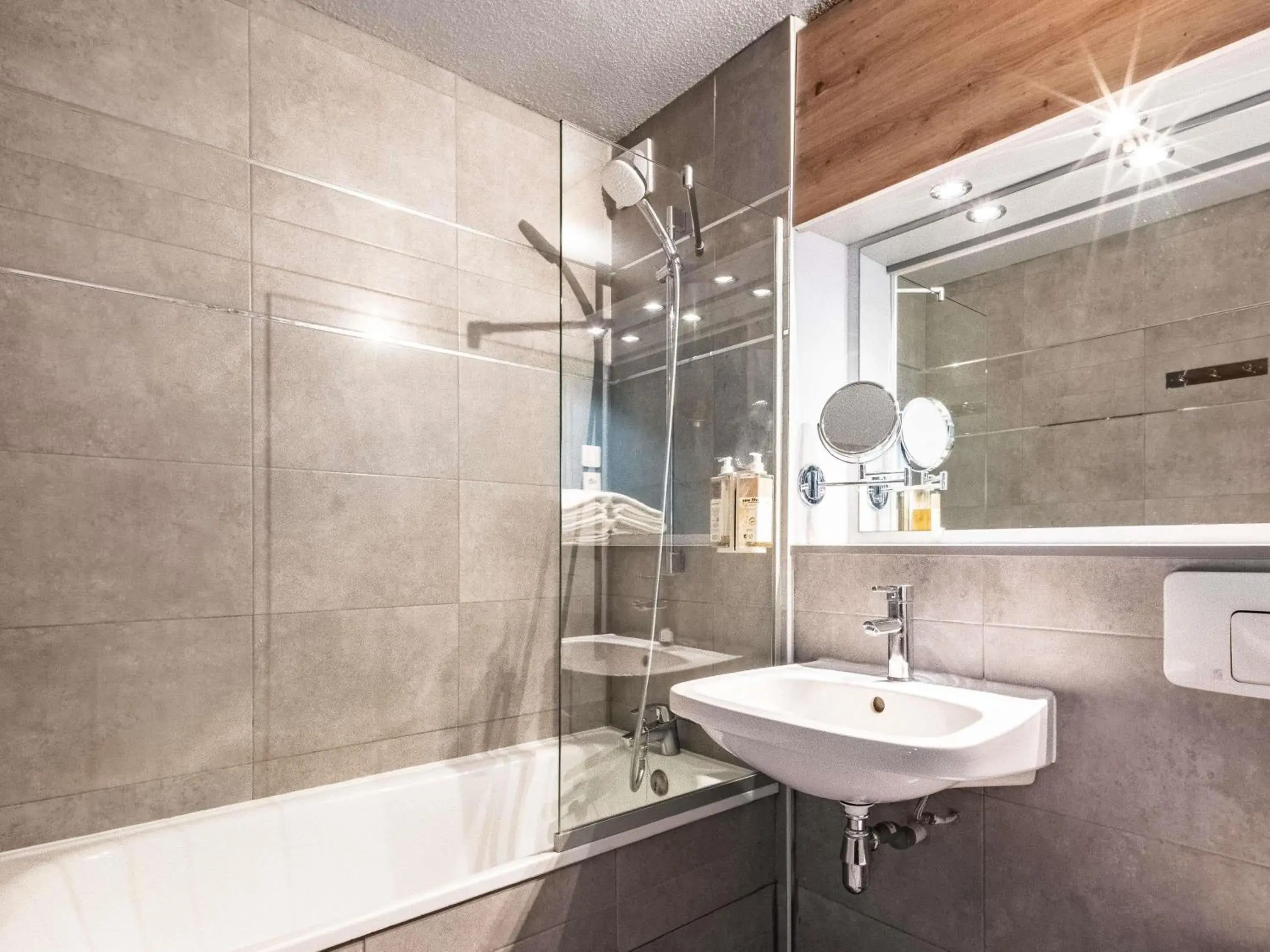 Bedroom in greet Hotel Massieux Lyon Nord Bedroom in greet Hotel Massieux Lyon Nord