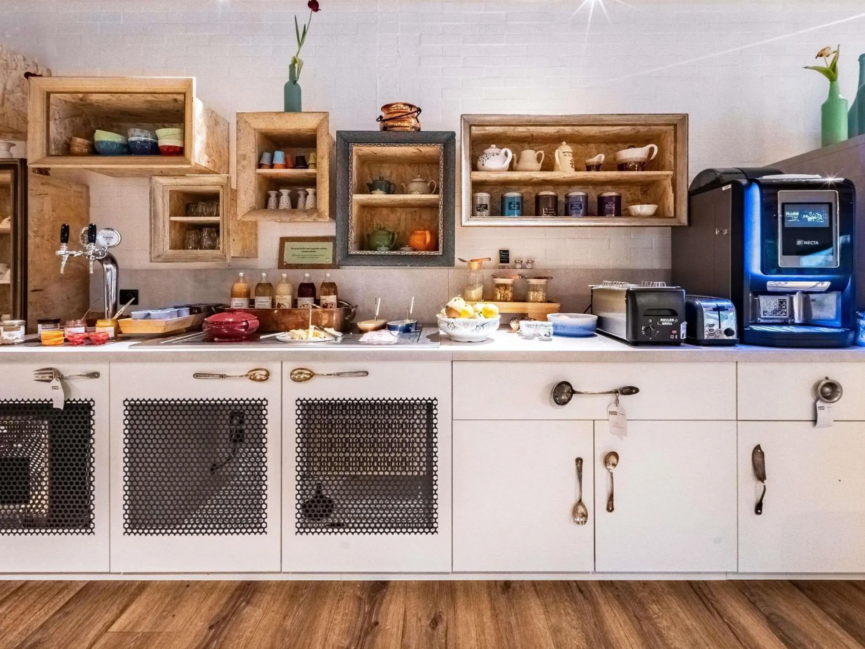 Property building in greet Hotel Massieux Lyon Nord Property building in greet Hotel Massieux Lyon Nord