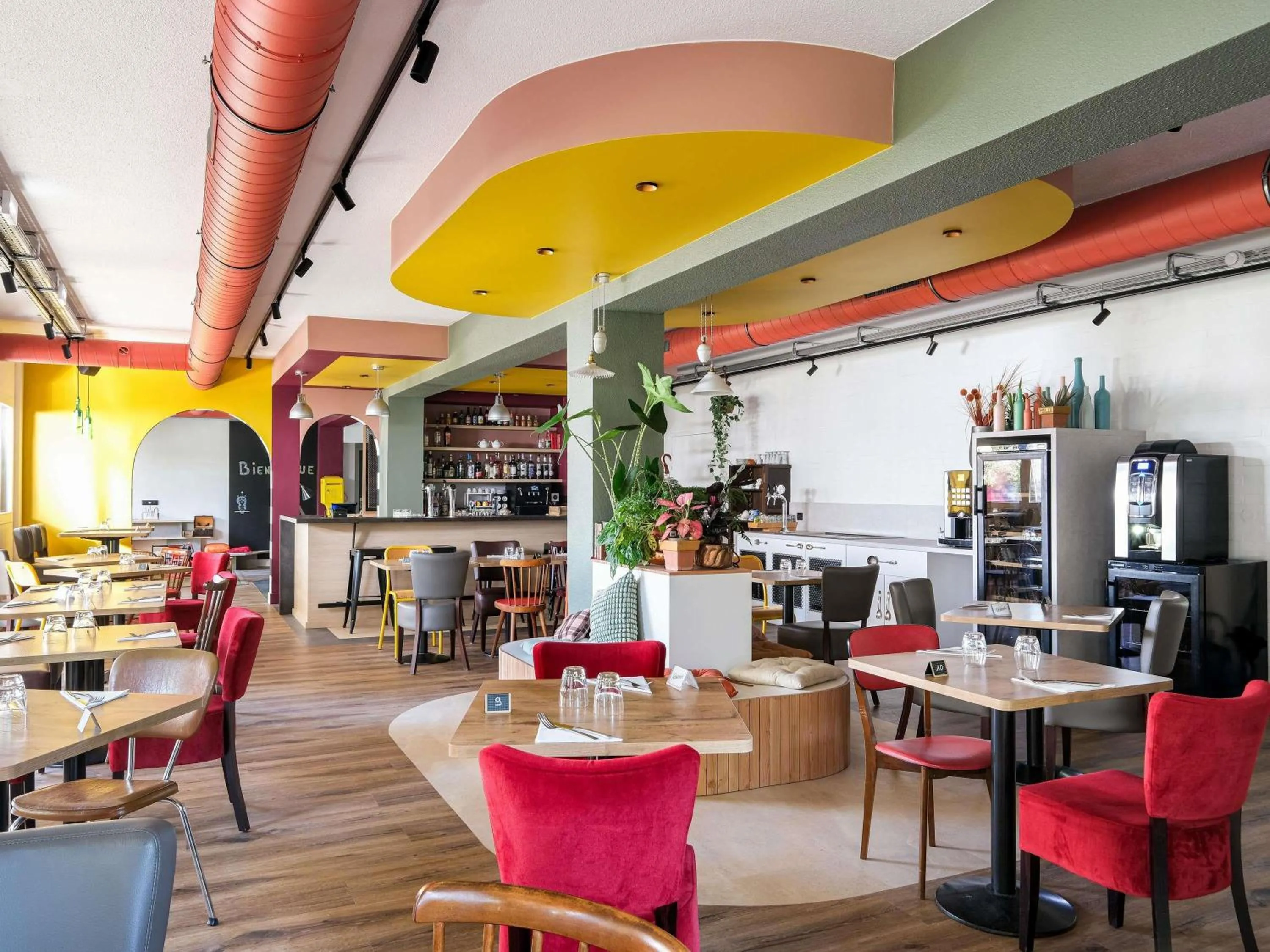 Restaurant/places to eat in greet Hotel Massieux Lyon Nord