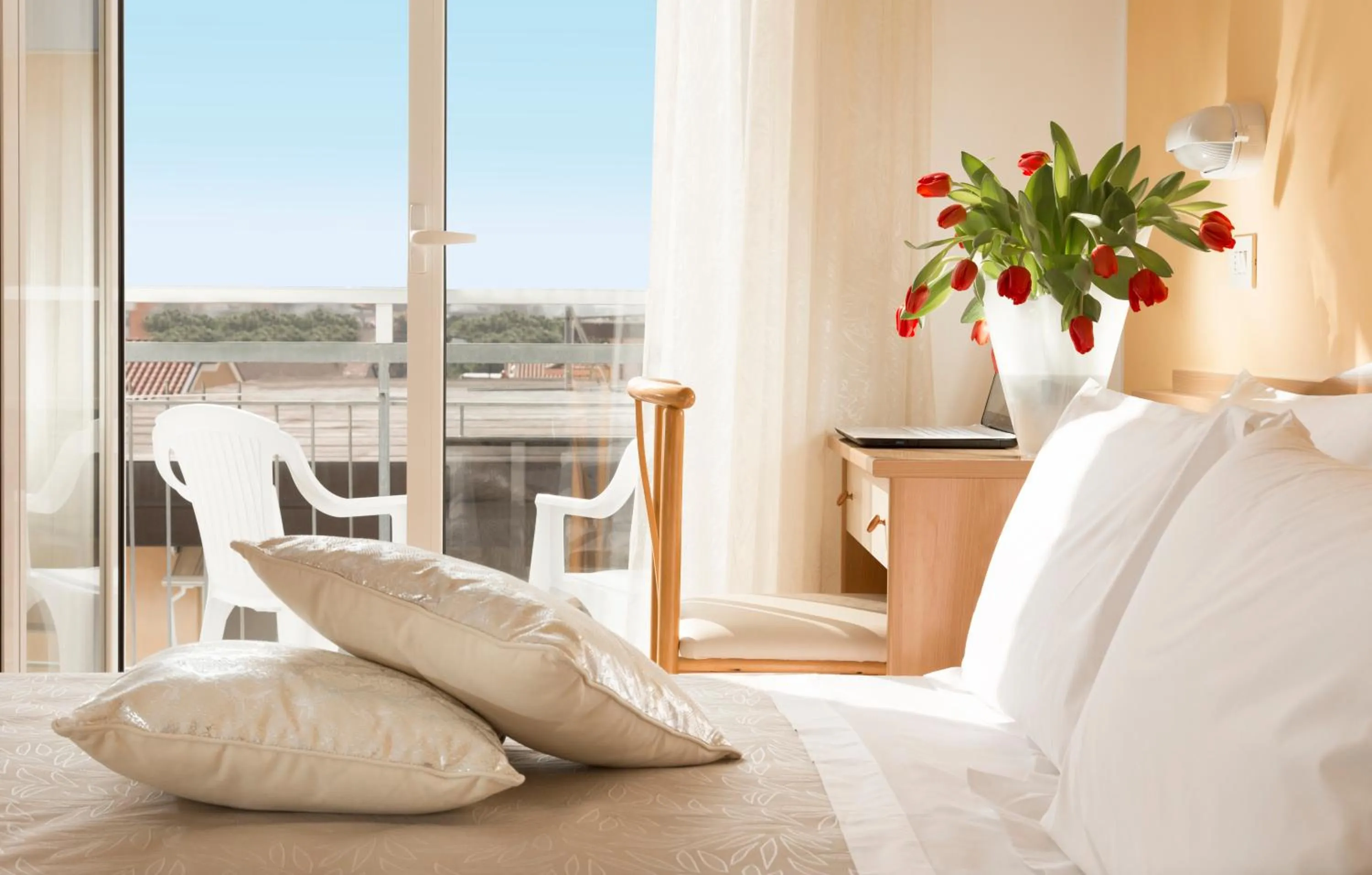 Photo of the whole room in Hotel Bellerofonte