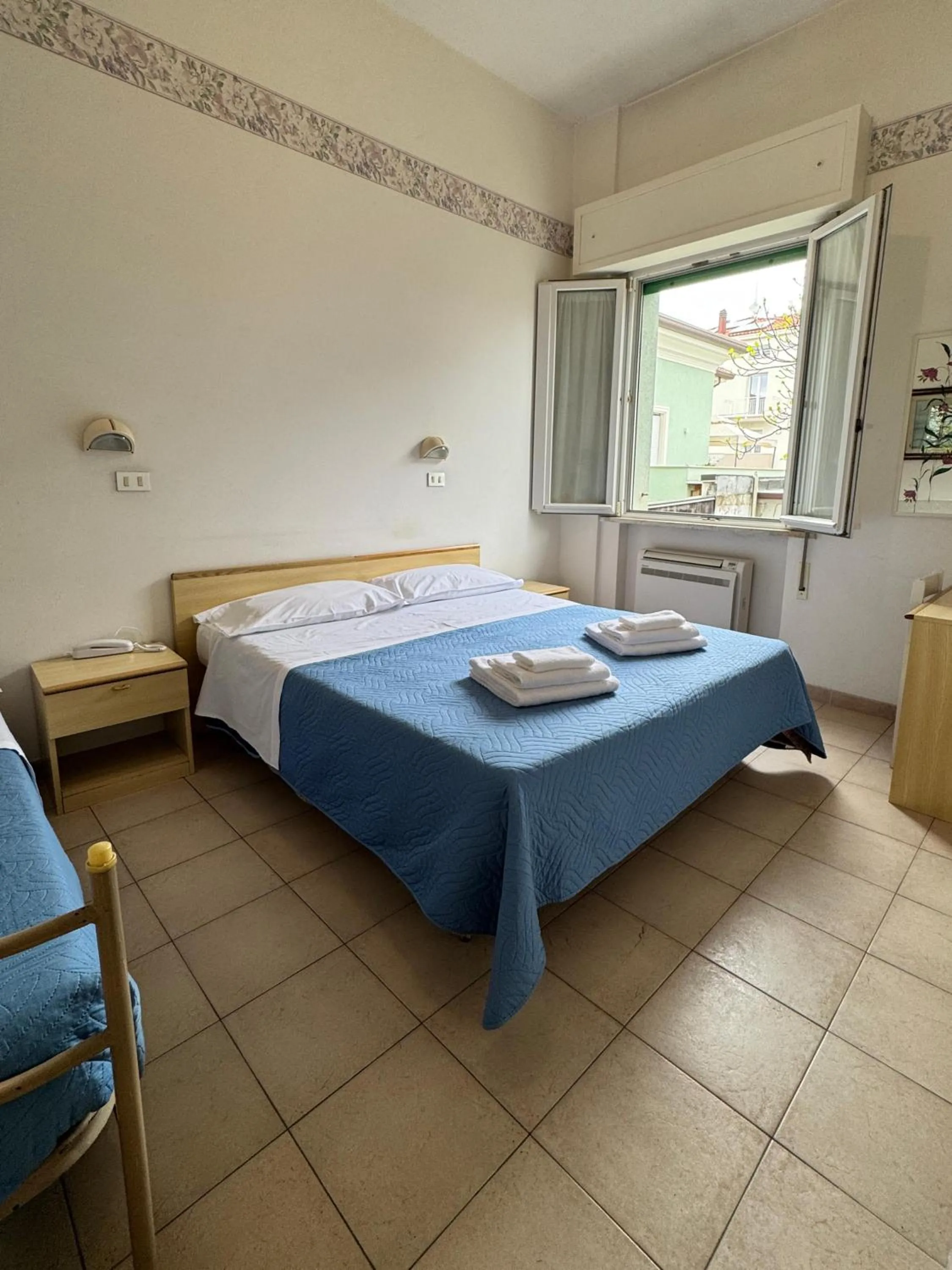 Bedroom, Bed in Hotel Urania Nuova Gestione