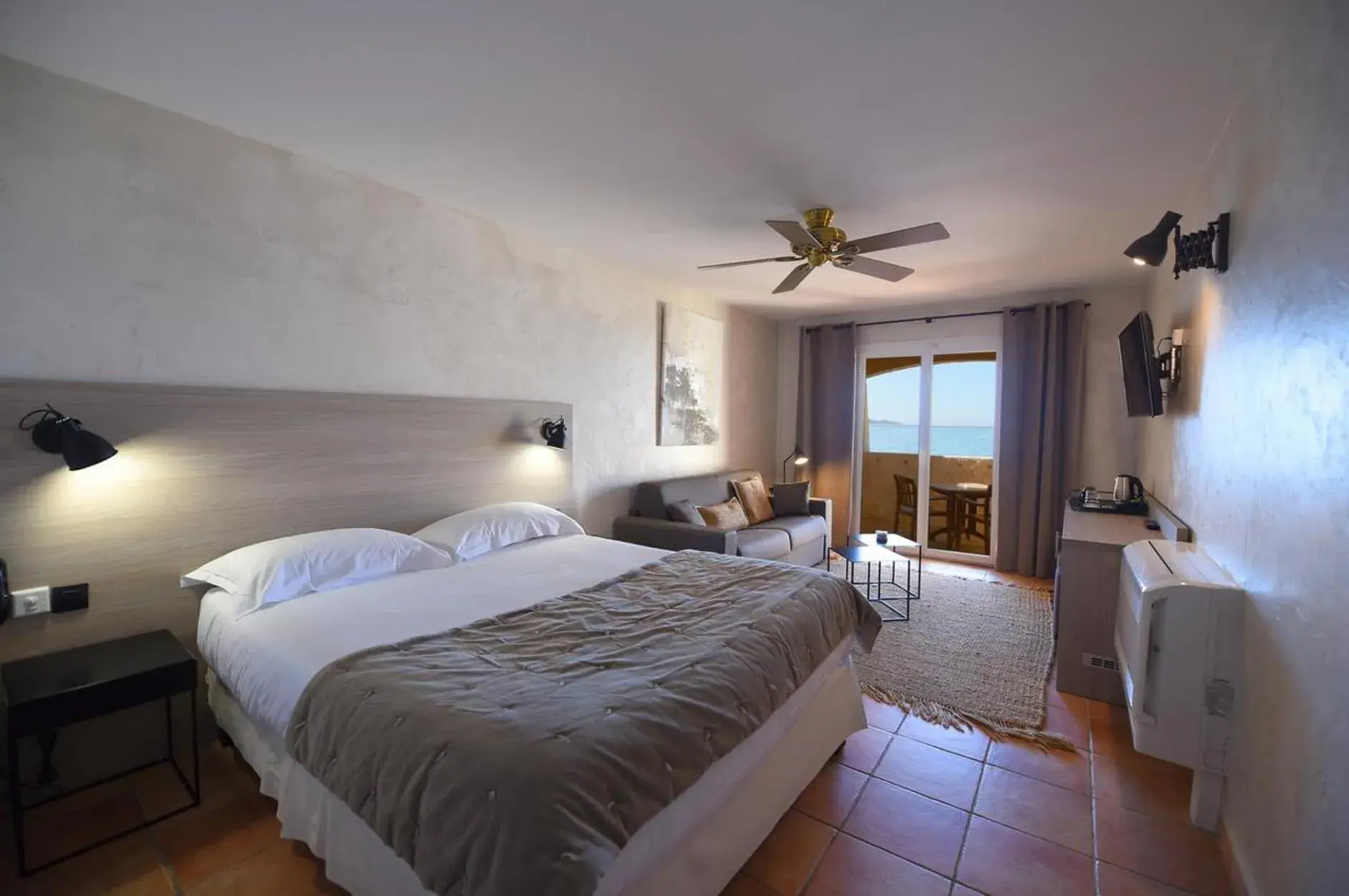 Superior Double Room with Sea View in Hôtel Dolce Notte Superior Double Room with Sea View in Hôtel Dolce Notte