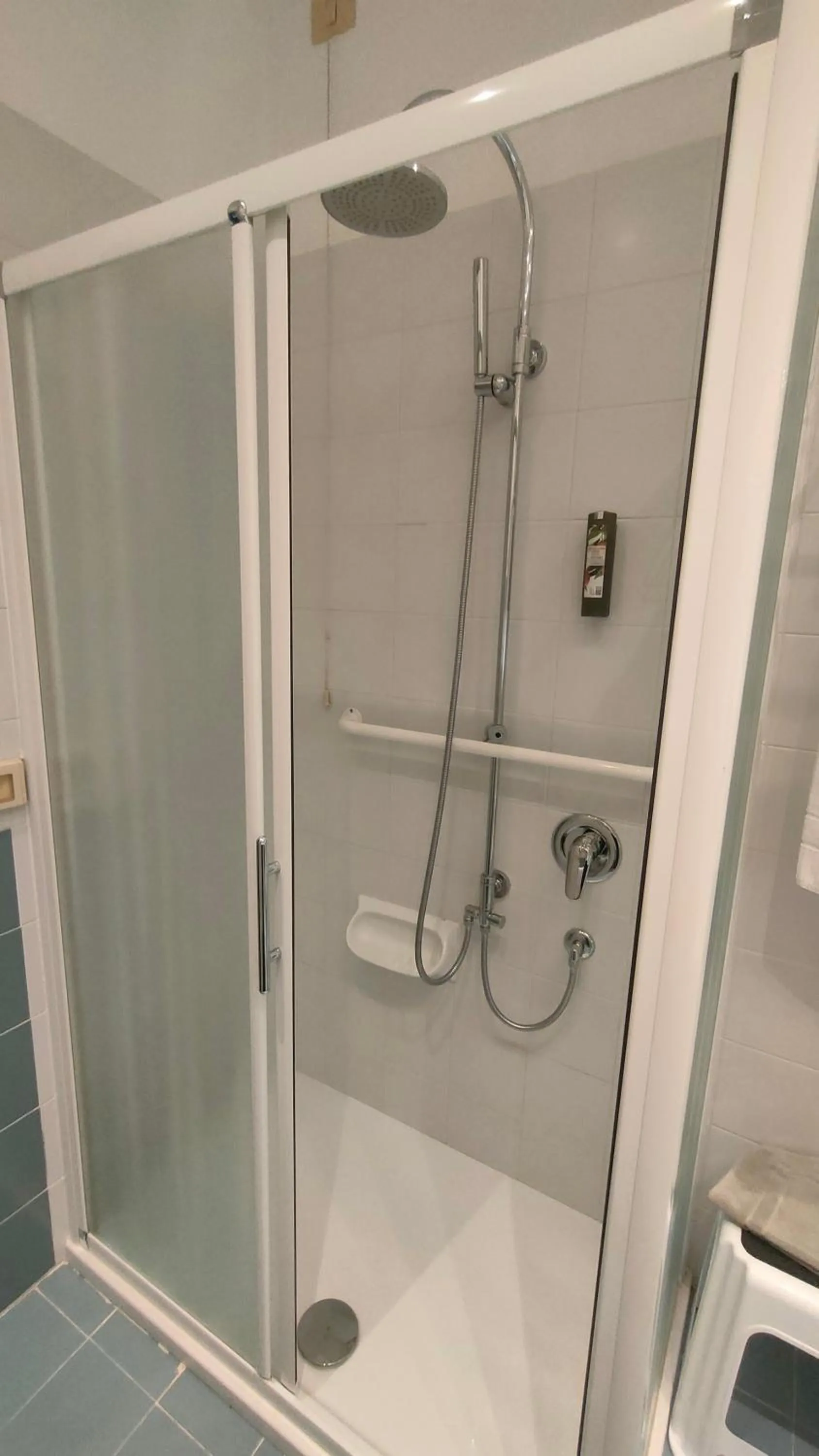 Shower in Hotel Luna