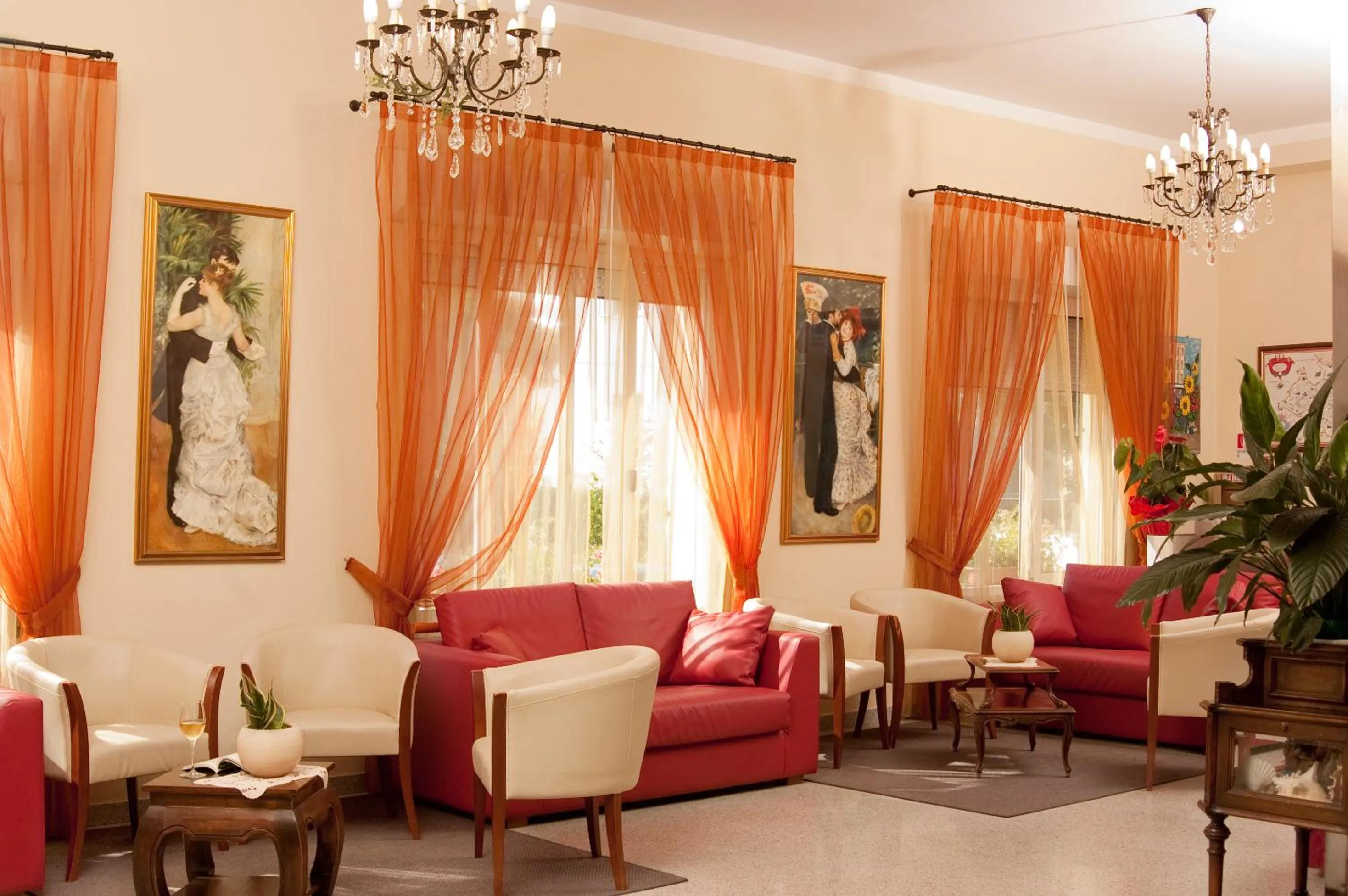 Communal lounge/ TV room in Hotel Olimpia