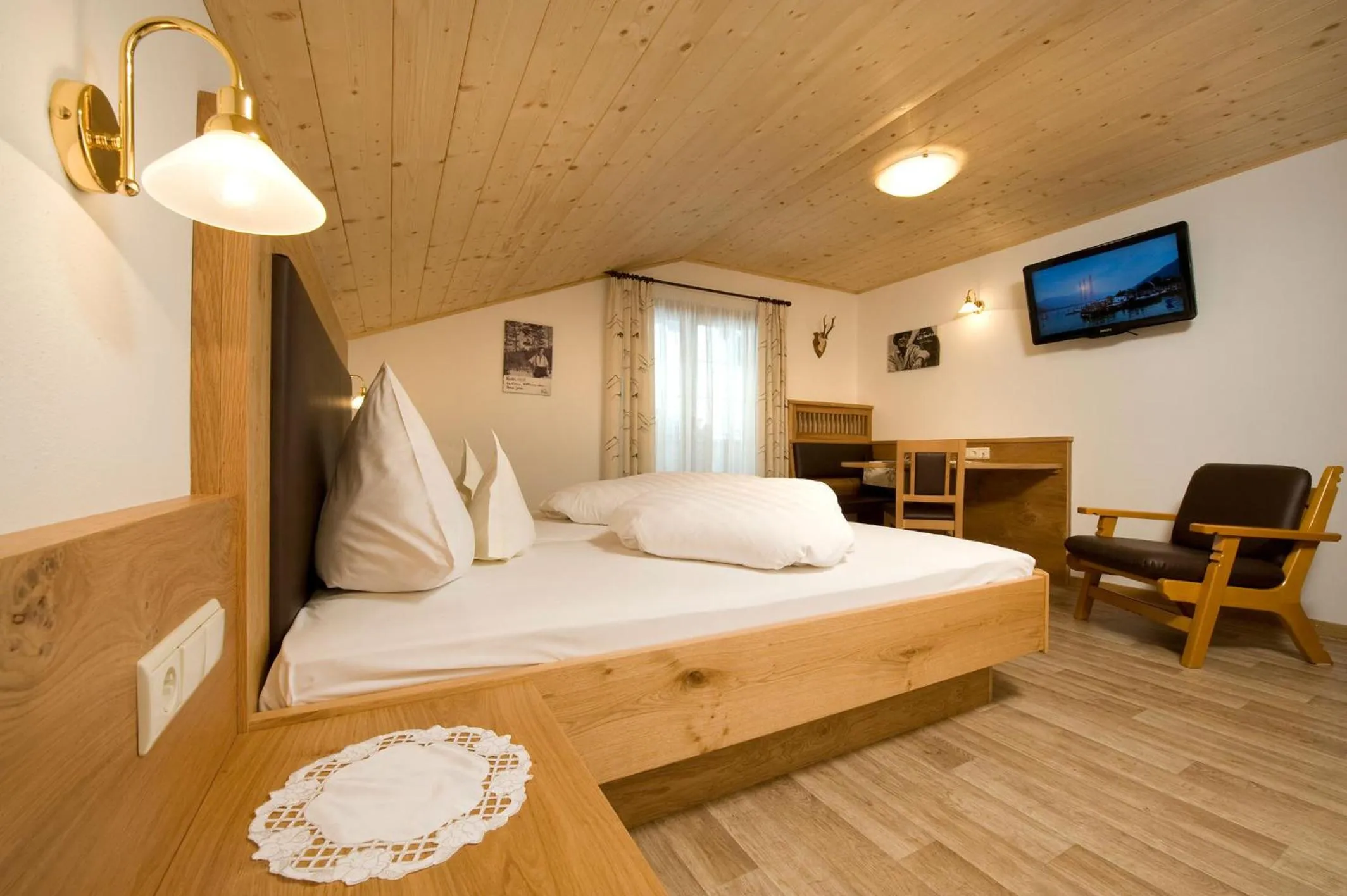 Photo of the whole room, Bed in Hotel Kronhof